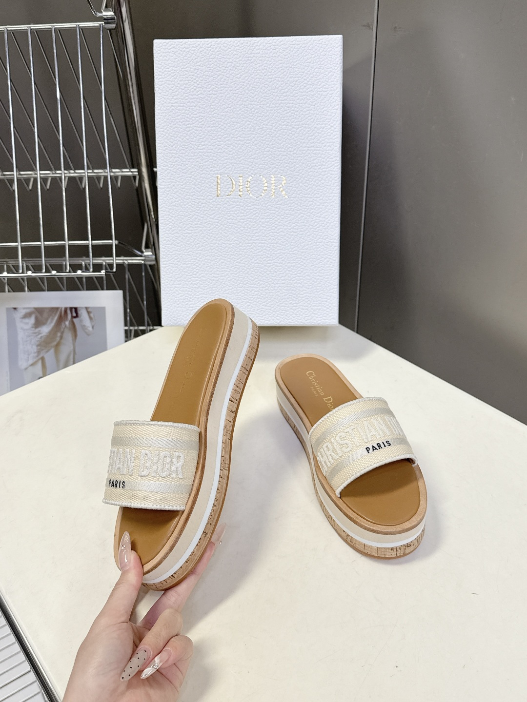 Dior迪奥春夏新款厚底拖鞋 CD字母logo立体刺绣厚底圆头露趾拖鞋 原版开发市面顶级版本，脚感柔软细