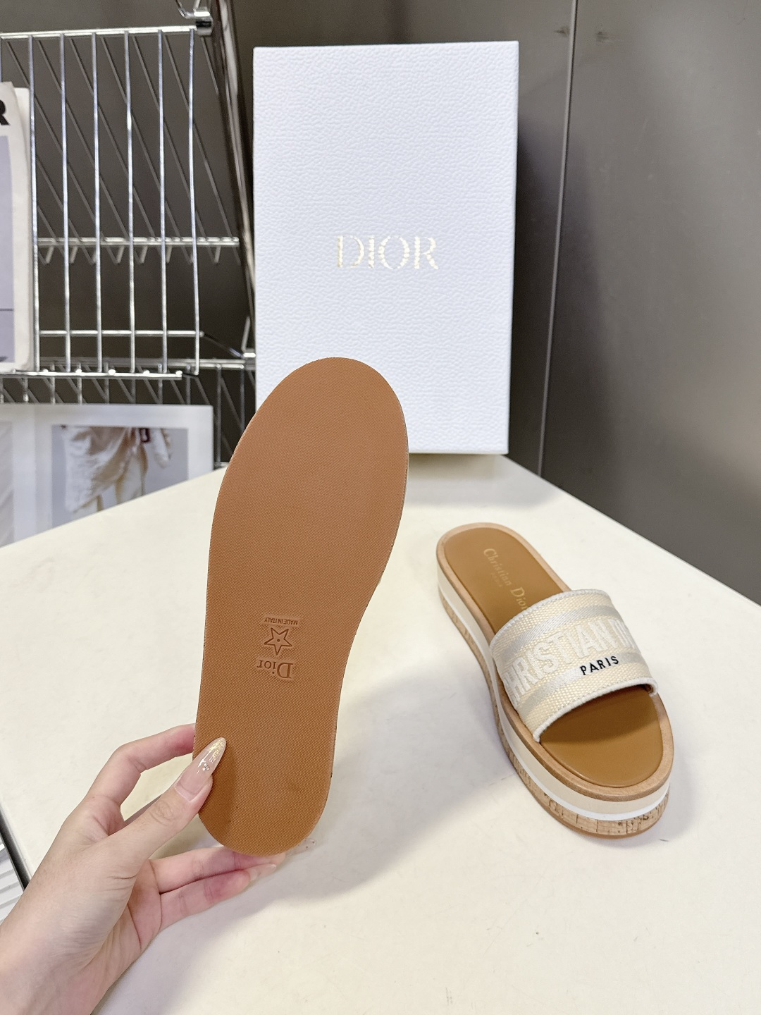 Dior迪奥春夏新款厚底拖鞋 CD字母logo立体刺绣厚底圆头露趾拖鞋 原版开发市面顶级版本，脚感柔软细