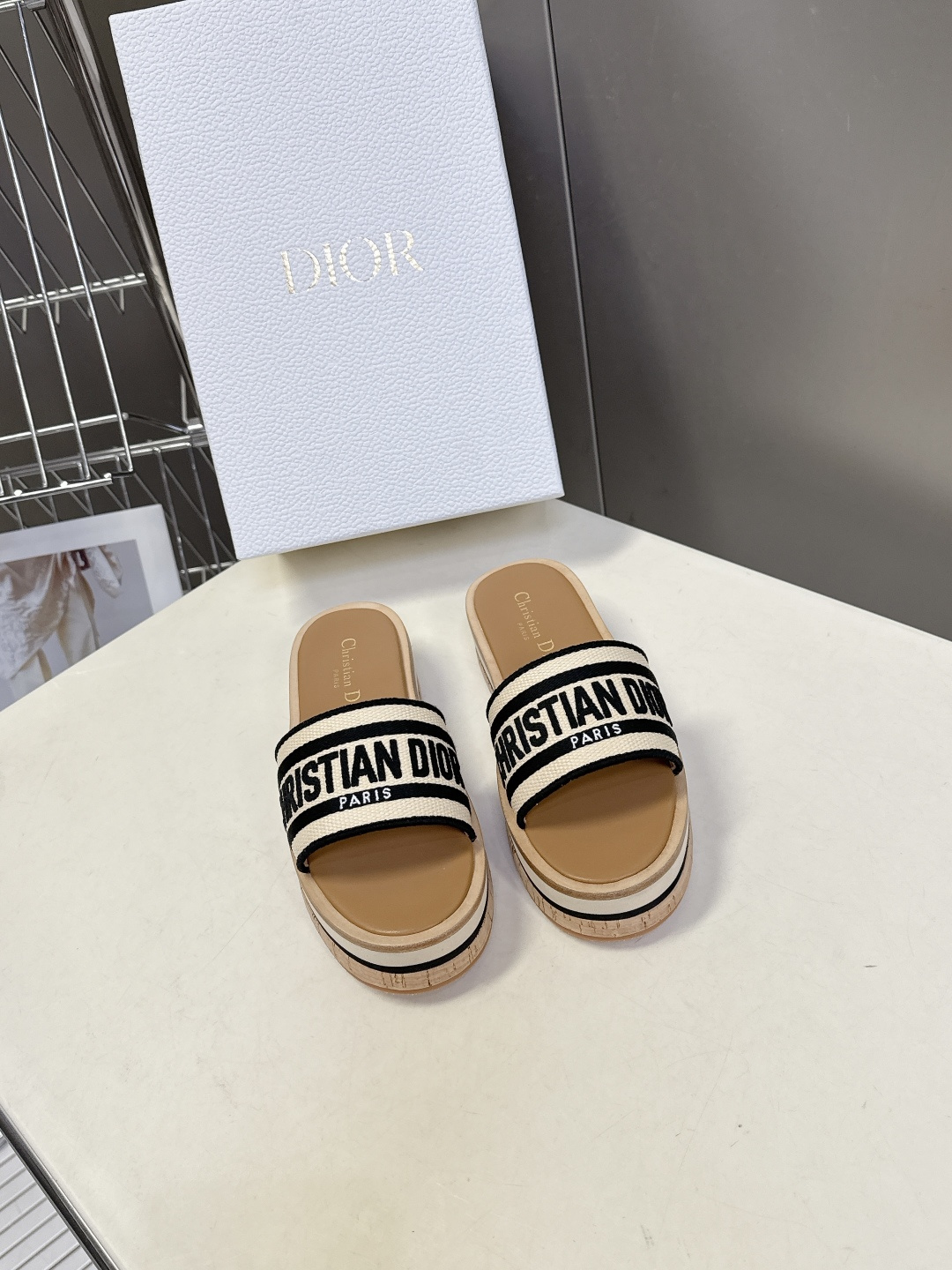 Dior迪奥春夏新款厚底拖鞋 CD字母logo立体刺绣厚底圆头露趾拖鞋 原版开发市面顶级版本，脚感柔软细
