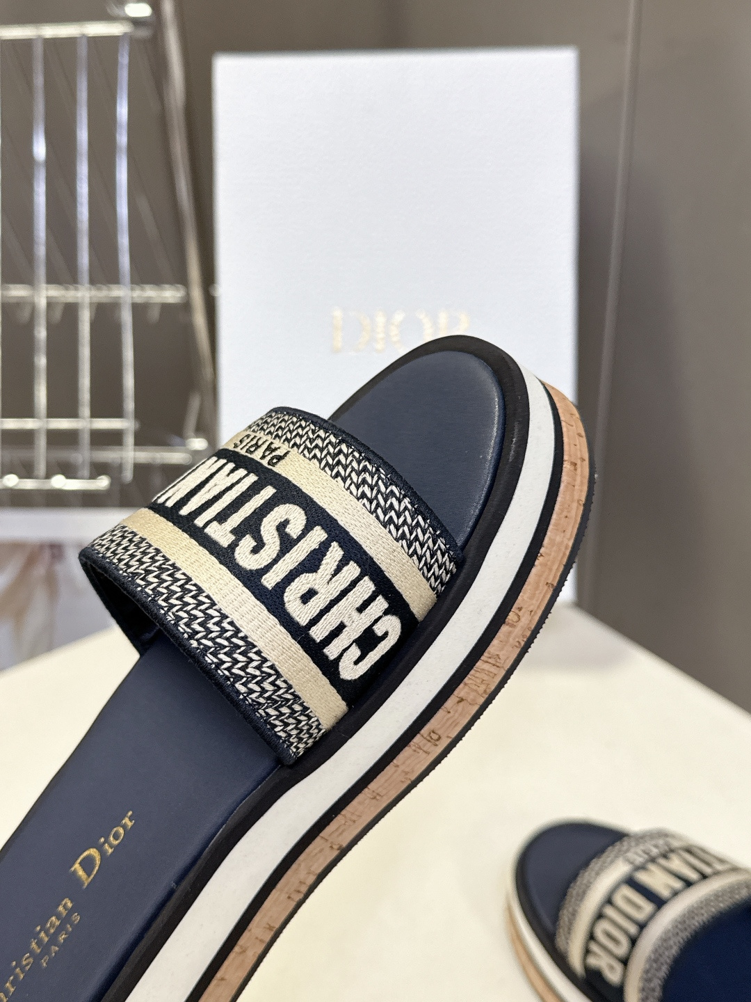 Dior迪奥春夏新款厚底拖鞋 CD字母logo立体刺绣厚底圆头露趾拖鞋 原版开发市面顶级版本，脚感柔软细