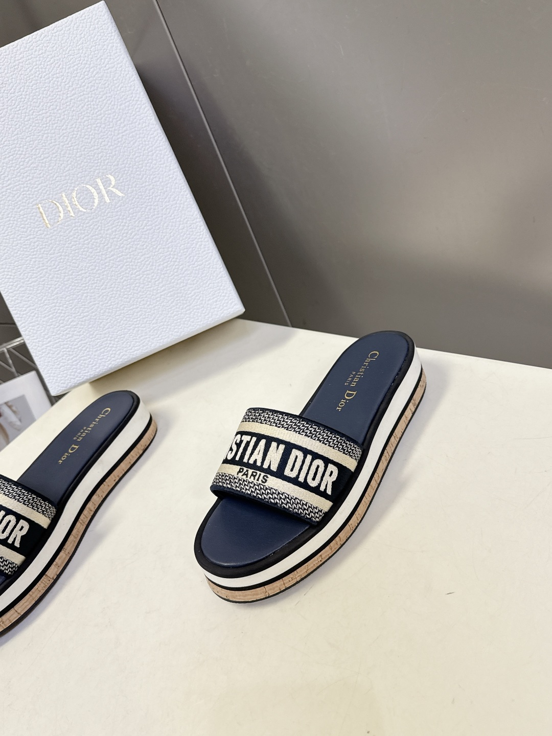 Dior迪奥春夏新款厚底拖鞋 CD字母logo立体刺绣厚底圆头露趾拖鞋 原版开发市面顶级版本，脚感柔软细