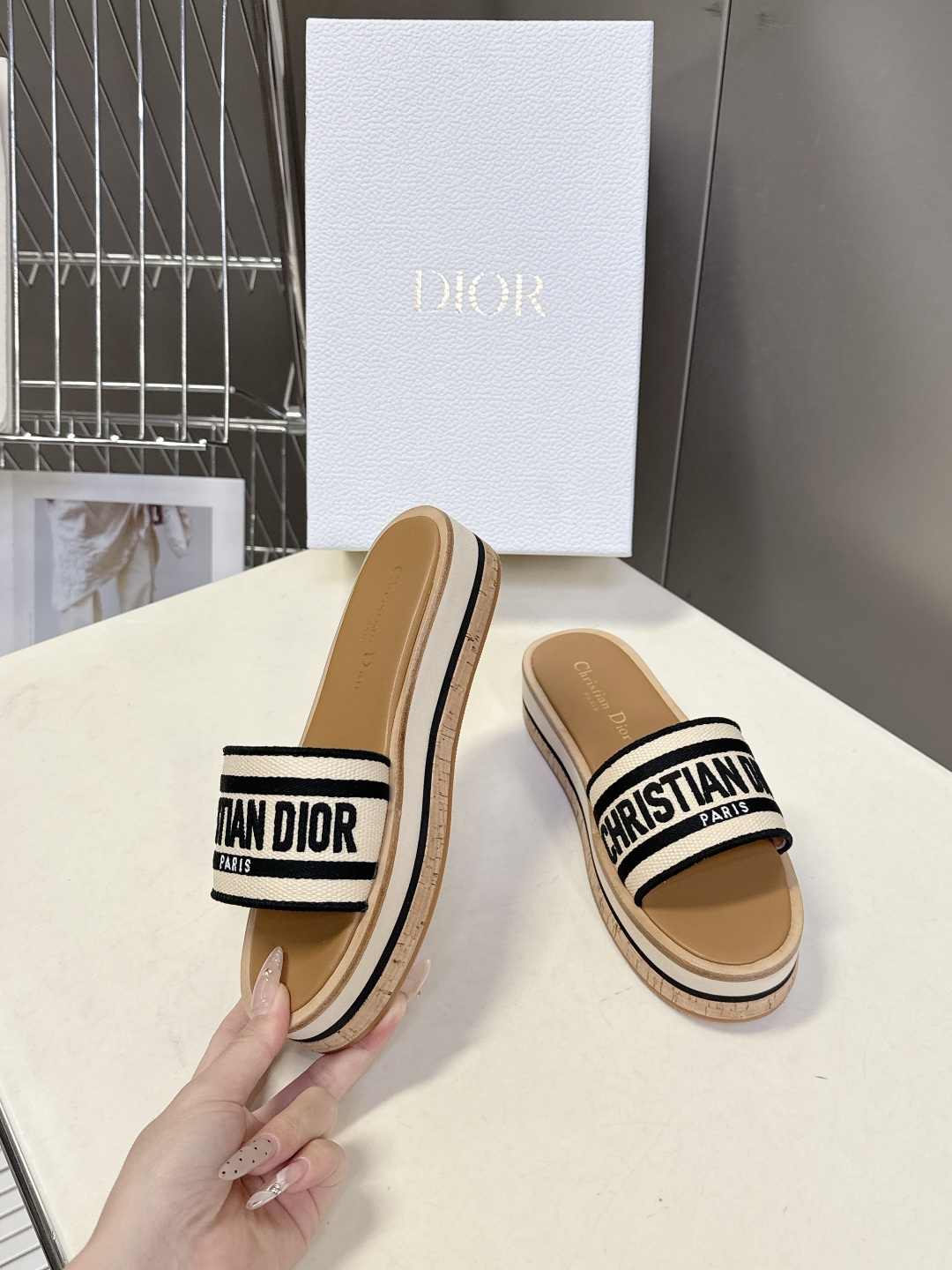 Dior迪奥春夏新款厚底拖鞋 CD字母logo立体刺绣厚底圆头露趾拖鞋 原版开发市面顶级版本，脚感柔软细