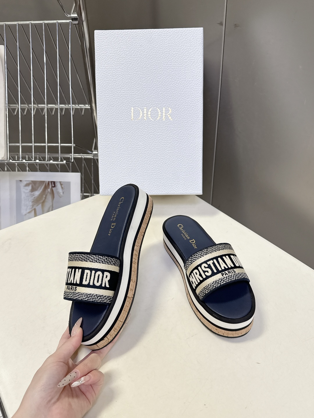 Dior迪奥春夏新款厚底拖鞋 CD字母logo立体刺绣厚底圆头露趾拖鞋 原版开发市面顶级版本，脚感柔软细