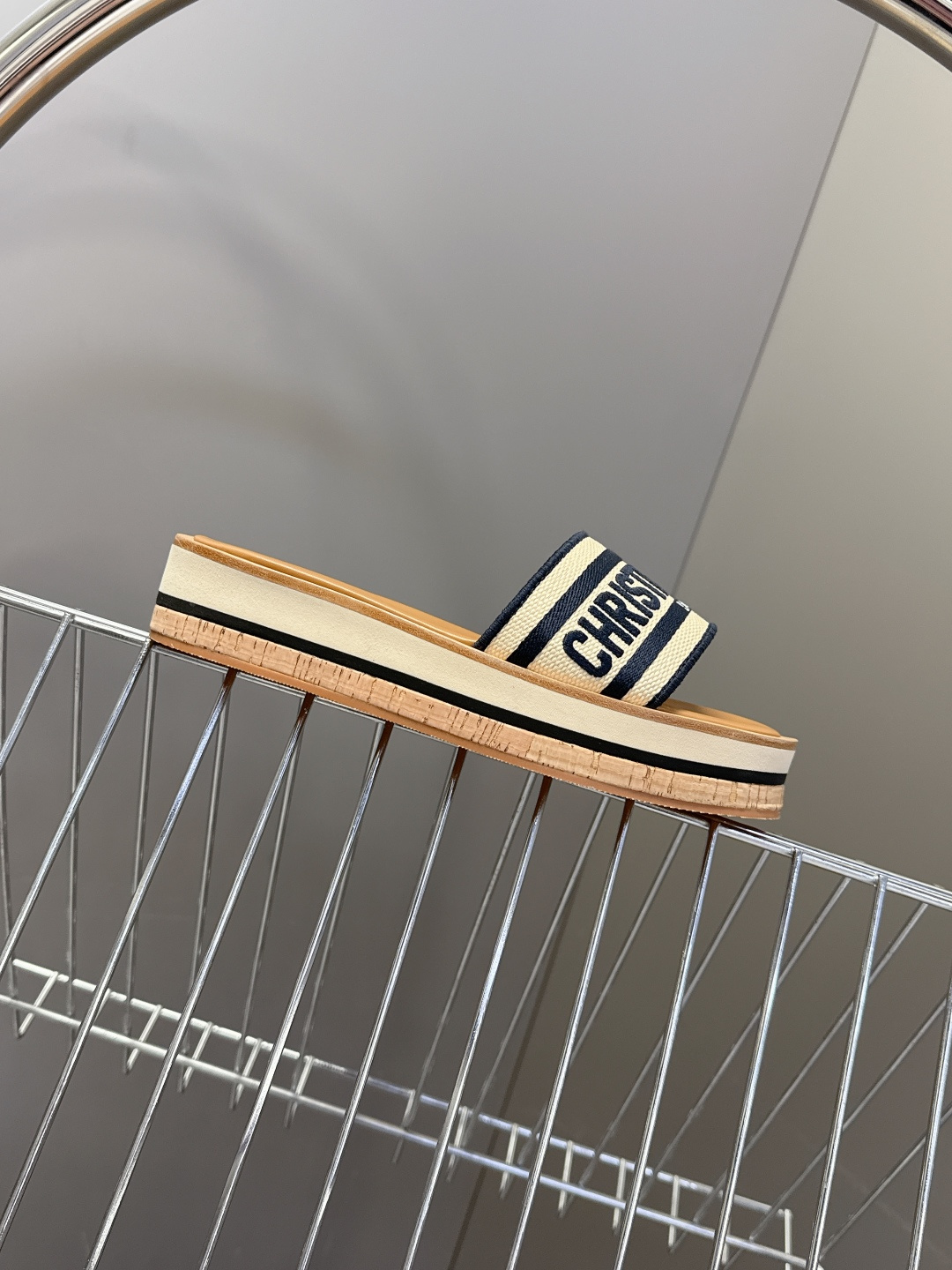 Dior迪奥春夏新款厚底拖鞋 CD字母logo立体刺绣厚底圆头露趾拖鞋 原版开发市面顶级版本，脚感柔软细