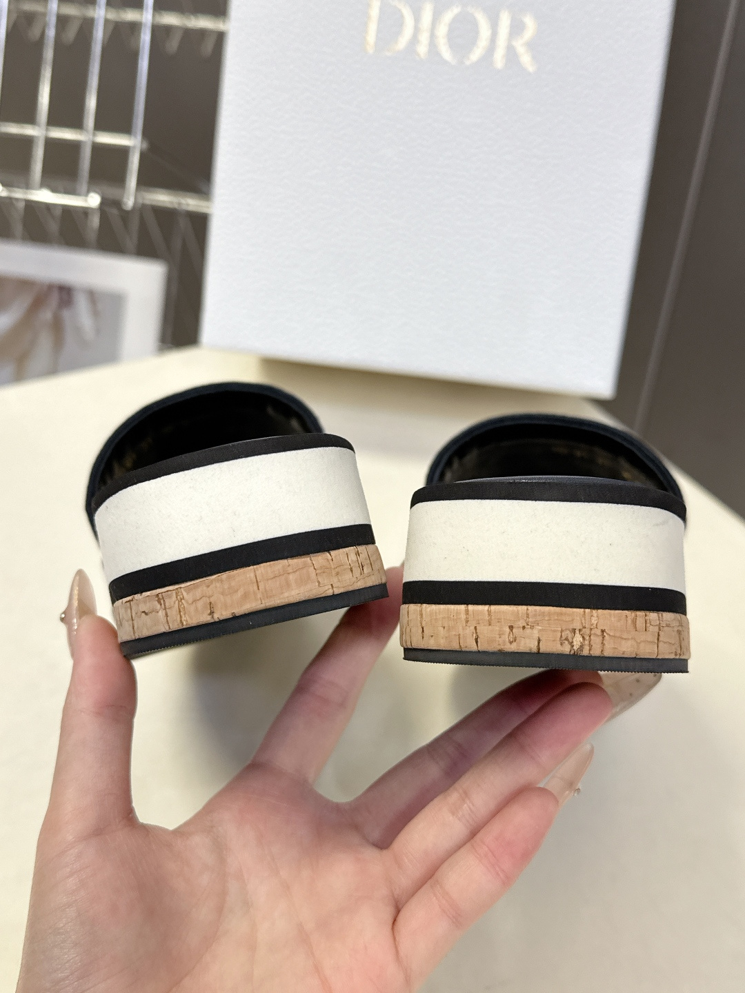 Dior迪奥春夏新款厚底拖鞋 CD字母logo立体刺绣厚底圆头露趾拖鞋 原版开发市面顶级版本，脚感柔软细