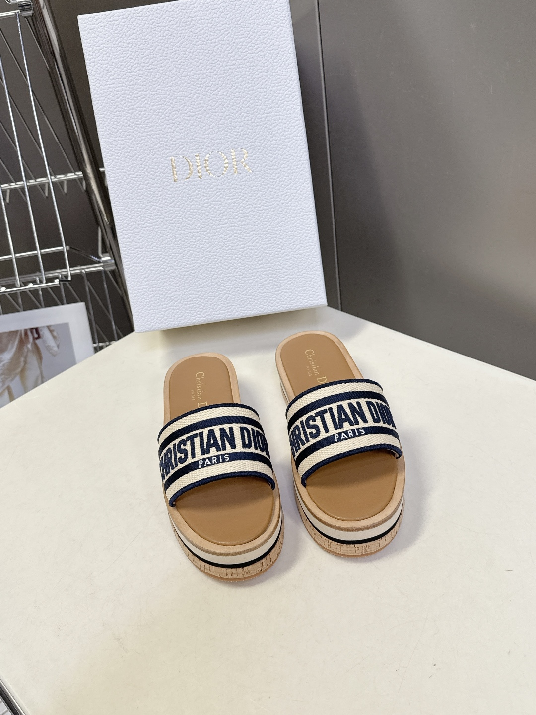 Dior迪奥春夏新款厚底拖鞋 CD字母logo立体刺绣厚底圆头露趾拖鞋 原版开发市面顶级版本，脚感柔软细
