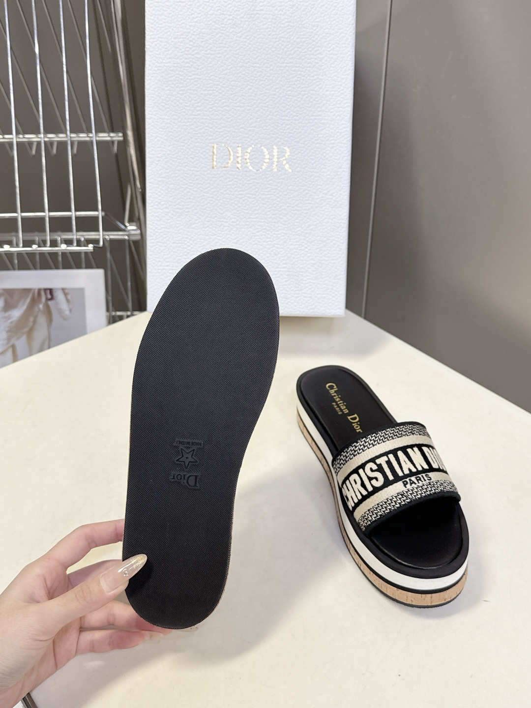 Dior迪奥春夏新款厚底拖鞋 CD字母logo立体刺绣厚底圆头露趾拖鞋 原版开发市面顶级版本，脚感柔软细