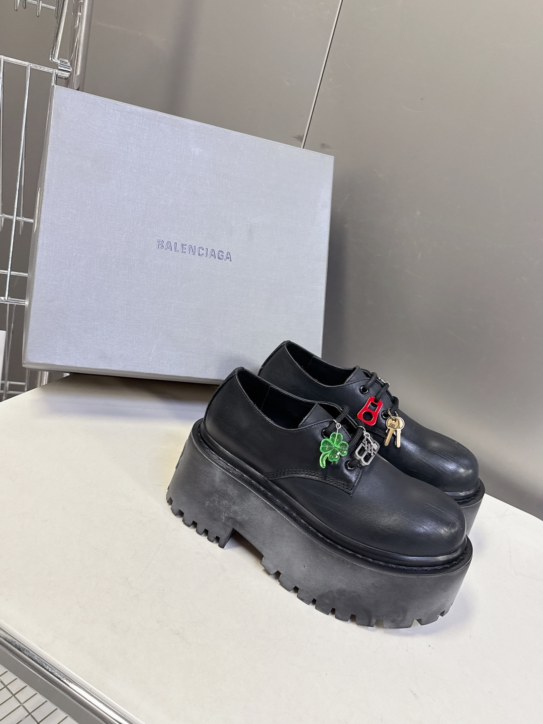 BALENCIAGA巴黎世家最新款STRIKE女士厚底皮鞋 短靴 超多明星时尚博主种草 复古工艺雾化做旧