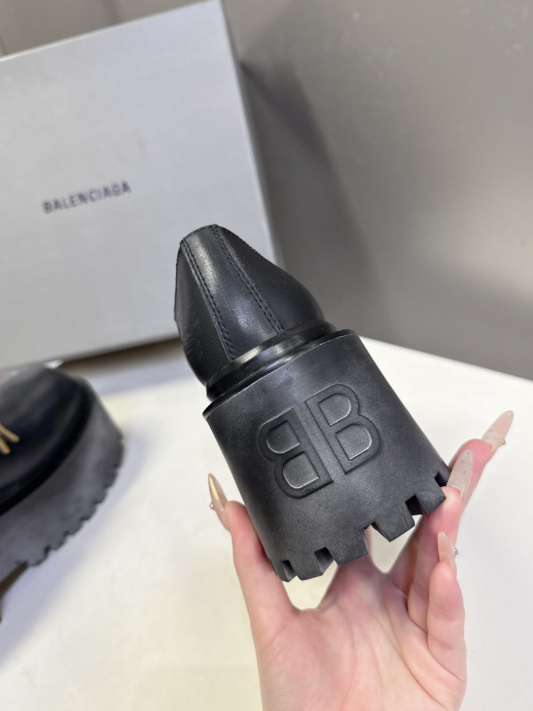 BALENCIAGA巴黎世家最新款STRIKE女士厚底皮鞋 短靴 超多明星时尚博主种草 复古工艺雾化做旧