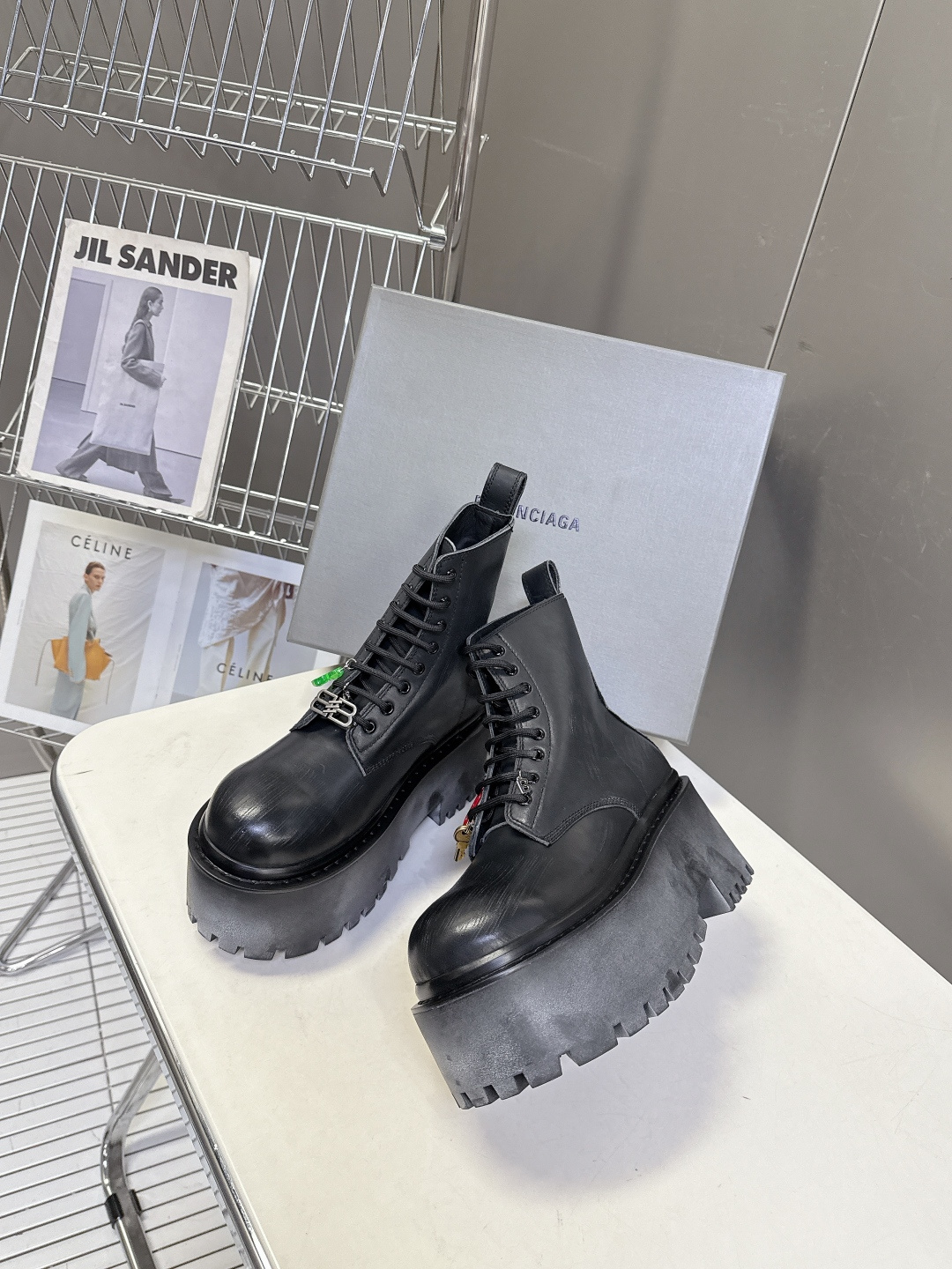 BALENCIAGA巴黎世家最新款STRIKE女士厚底皮鞋 短靴 超多明星时尚博主种草 复古工艺雾化做旧