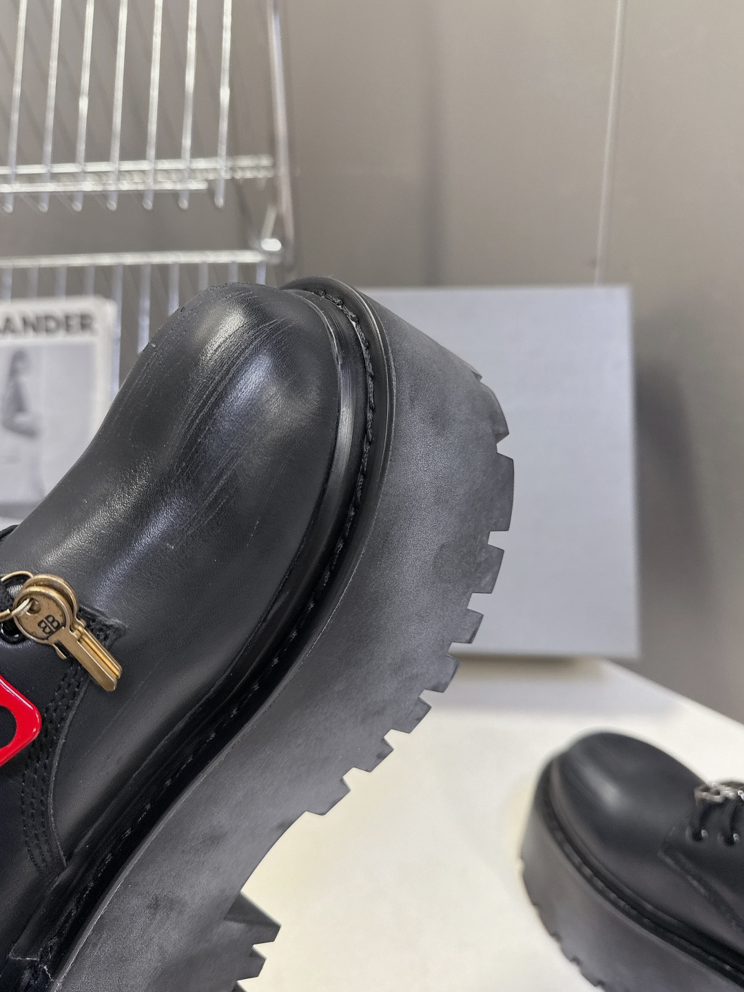 BALENCIAGA巴黎世家最新款STRIKE女士厚底皮鞋 短靴 超多明星时尚博主种草 复古工艺雾化做旧