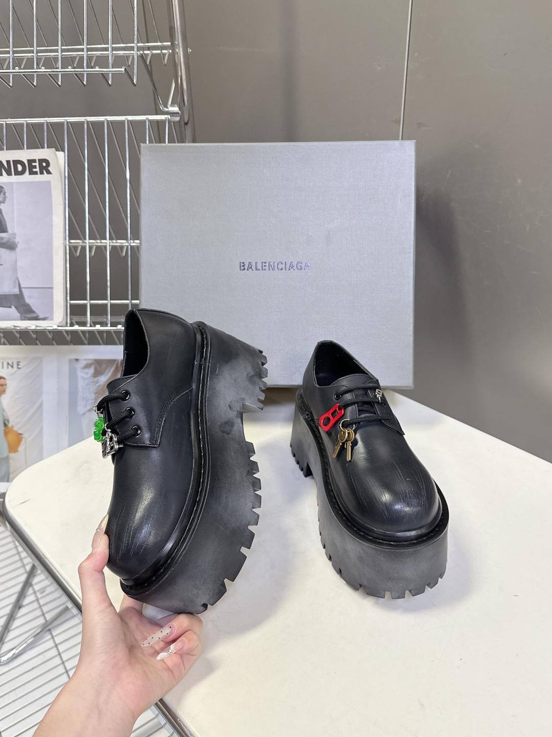 BALENCIAGA巴黎世家最新款STRIKE女士厚底皮鞋 短靴 超多明星时尚博主种草 复古工艺雾化做旧
