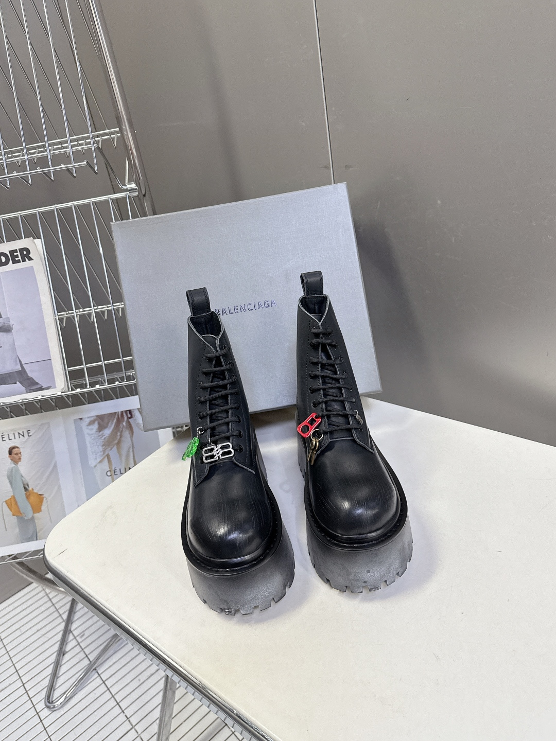 BALENCIAGA巴黎世家最新款STRIKE女士厚底皮鞋 短靴 超多明星时尚博主种草 复古工艺雾化做旧