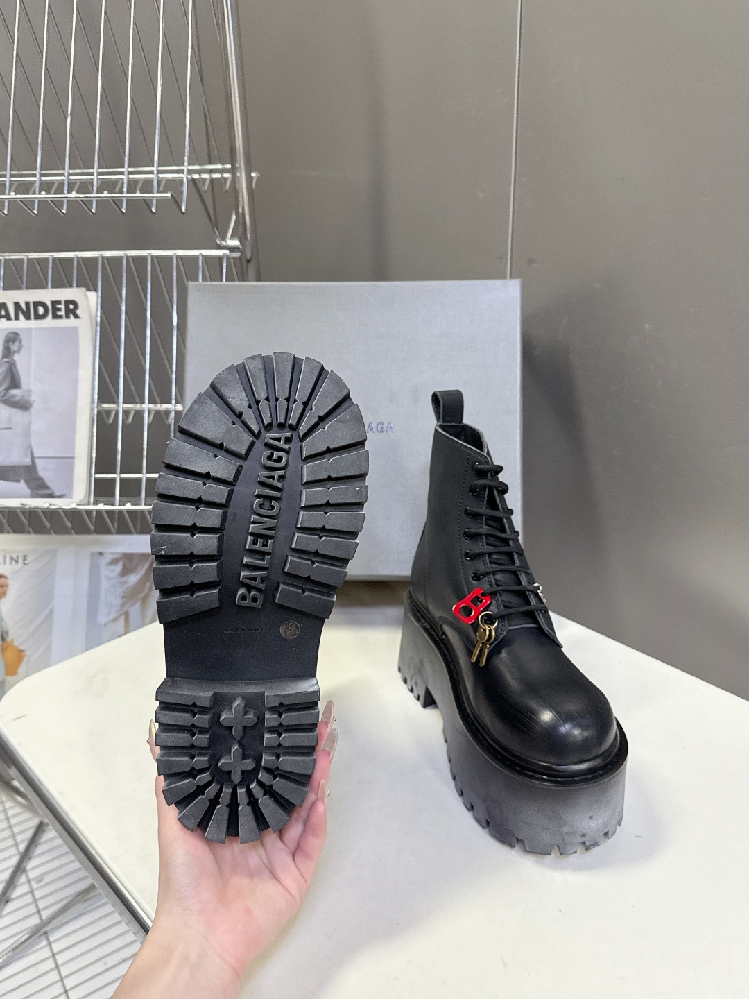 BALENCIAGA巴黎世家最新款STRIKE女士厚底皮鞋 短靴 超多明星时尚博主种草 复古工艺雾化做旧
