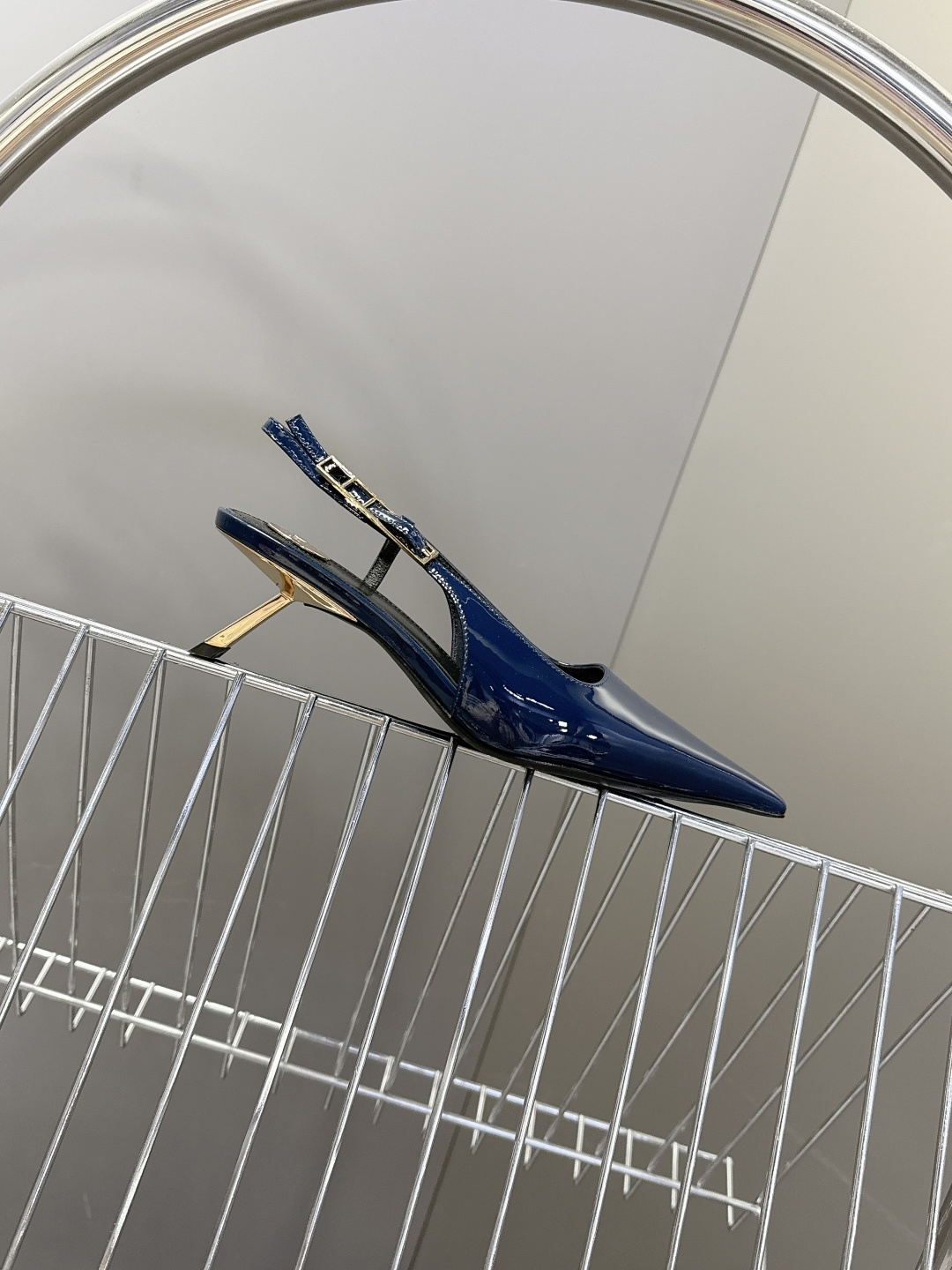 SAINT LAURENT圣罗兰春夏走秀款尖头时装鞋 超多明星时尚博主种草 唯有YSL最懂女人心不接受反