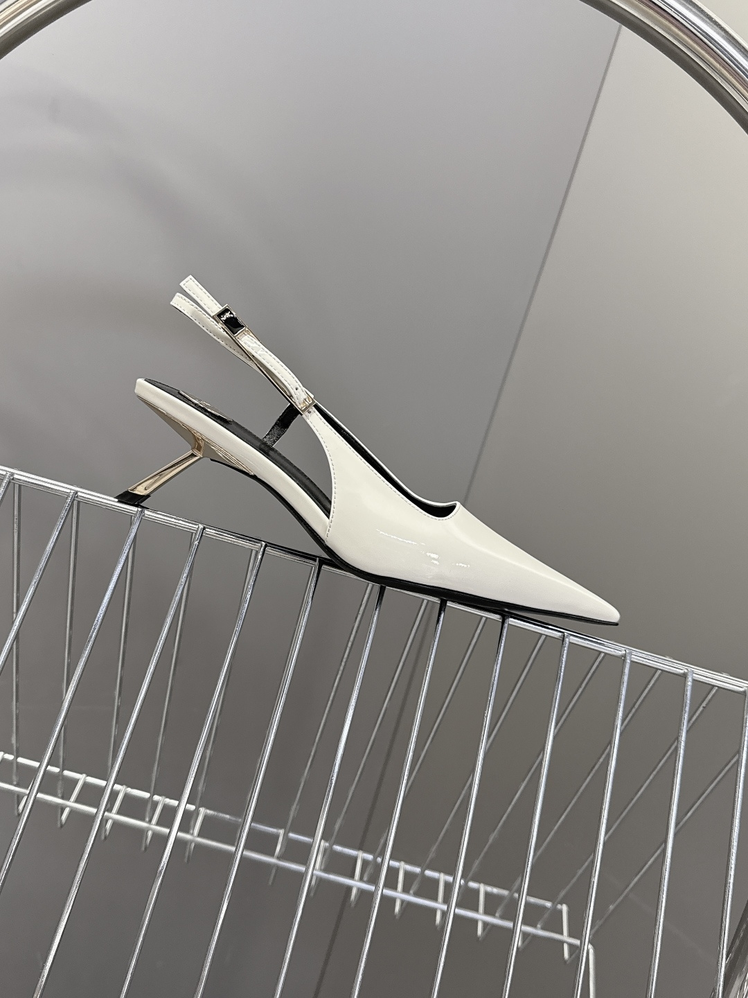 SAINT LAURENT圣罗兰春夏走秀款尖头时装鞋 超多明星时尚博主种草 唯有YSL最懂女人心不接受反