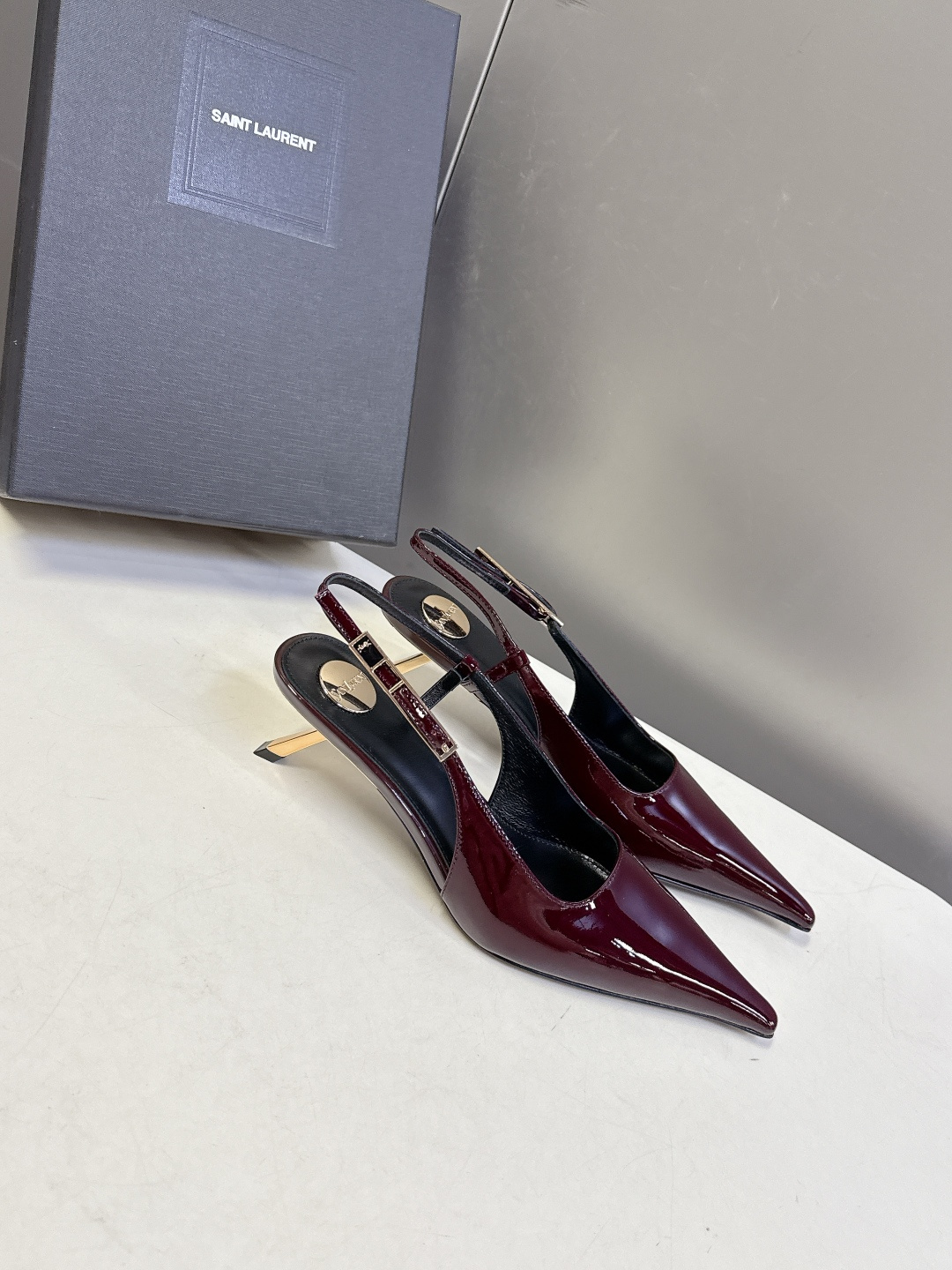 SAINT LAURENT圣罗兰春夏走秀款尖头时装鞋 超多明星时尚博主种草 唯有YSL最懂女人心不接受反