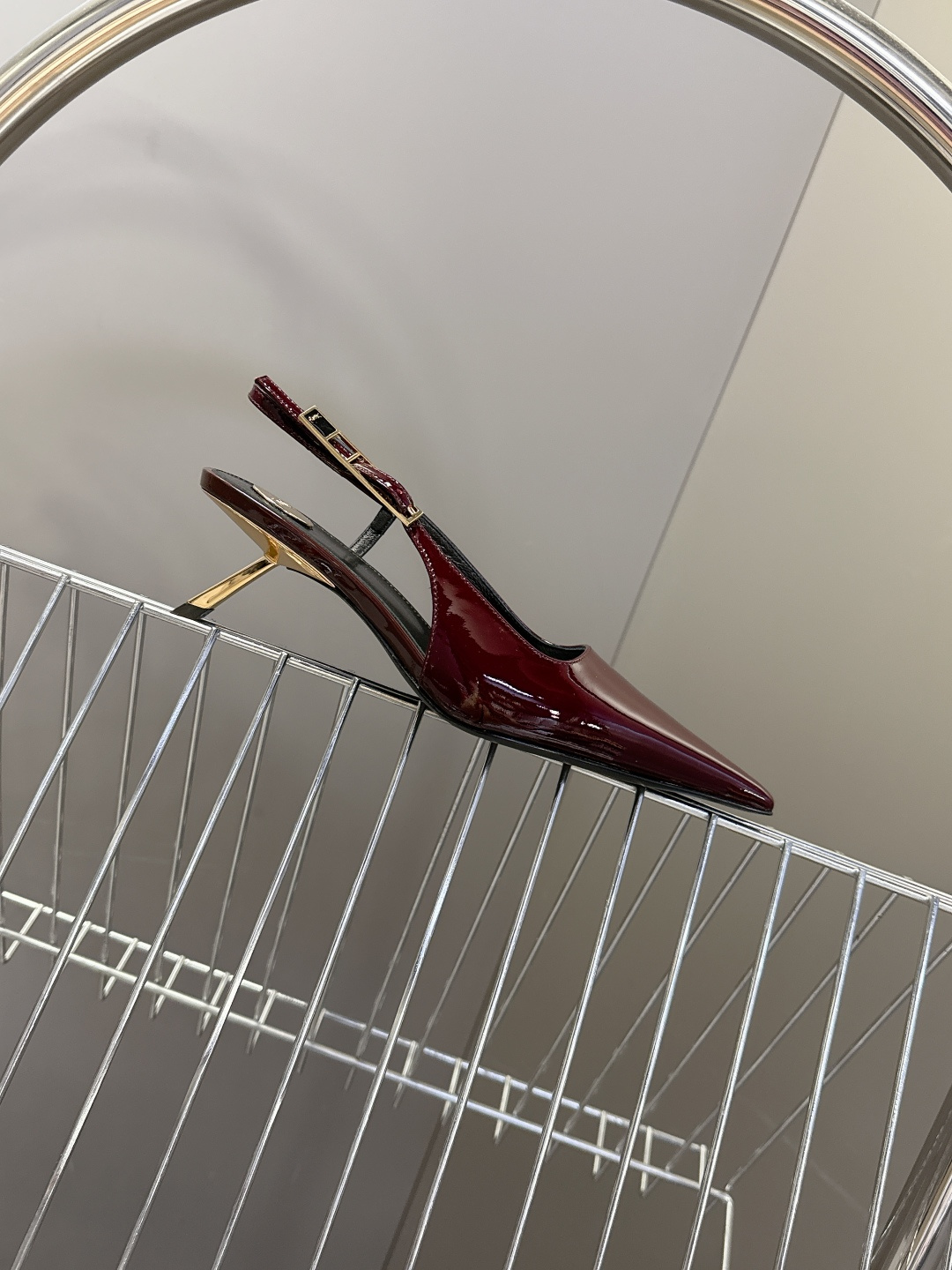 SAINT LAURENT圣罗兰春夏走秀款尖头时装鞋 超多明星时尚博主种草 唯有YSL最懂女人心不接受反