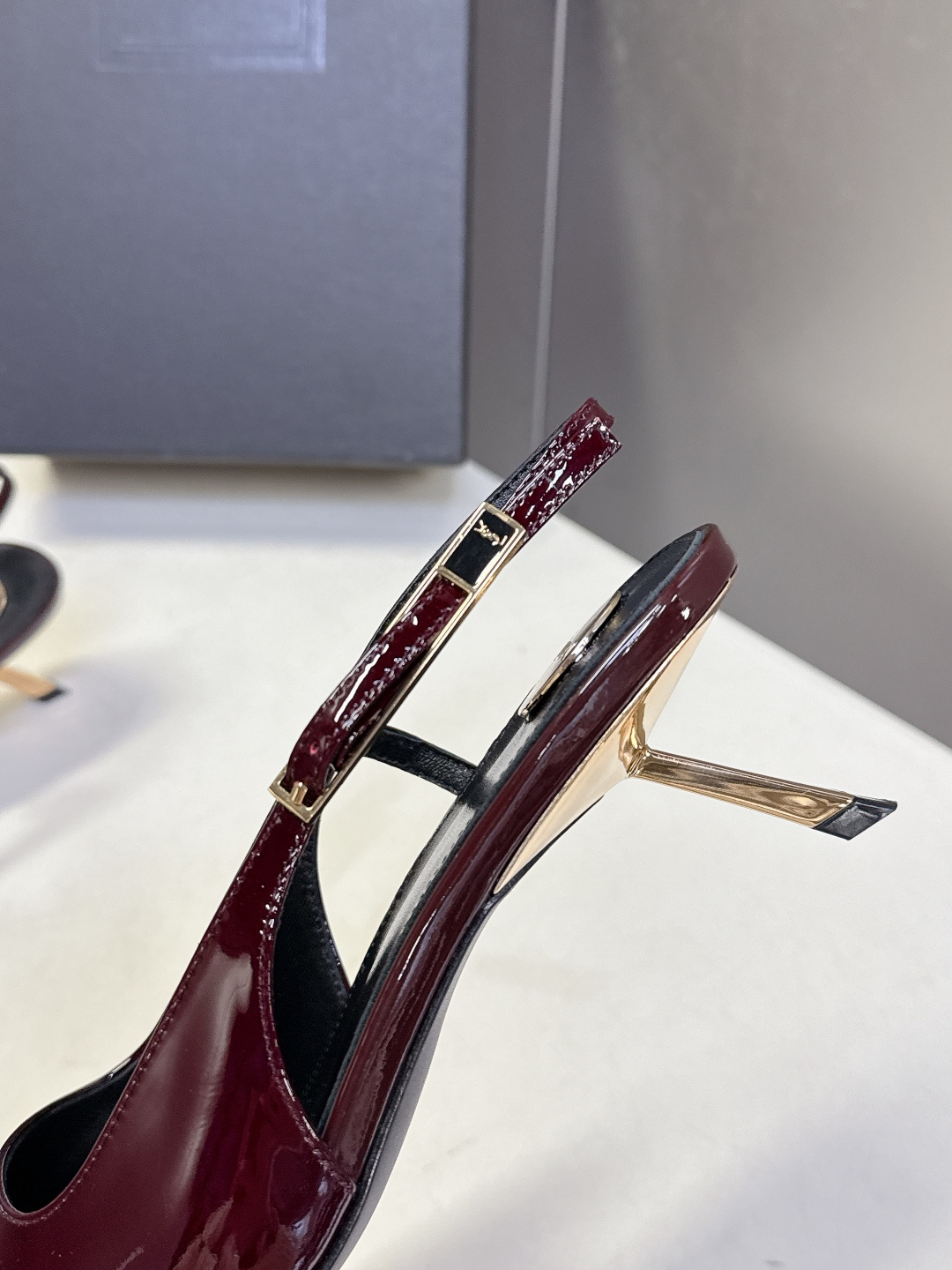 SAINT LAURENT圣罗兰春夏走秀款尖头时装鞋 超多明星时尚博主种草 唯有YSL最懂女人心不接受反