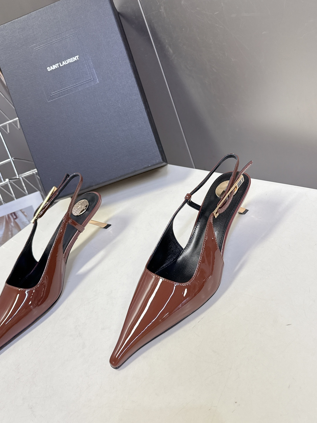 SAINT LAURENT圣罗兰春夏走秀款尖头时装鞋 超多明星时尚博主种草 唯有YSL最懂女人心不接受反