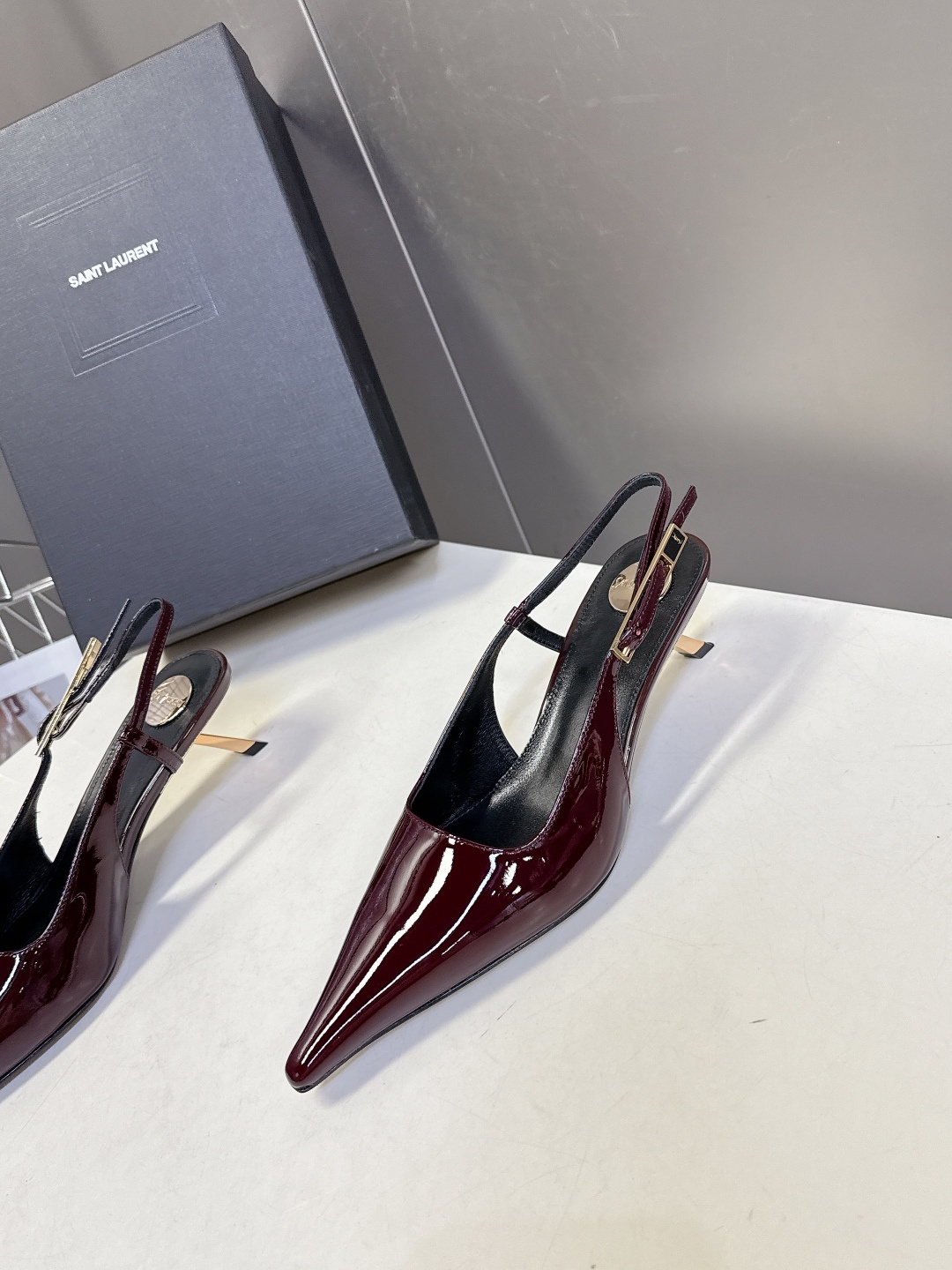 SAINT LAURENT圣罗兰春夏走秀款尖头时装鞋 超多明星时尚博主种草 唯有YSL最懂女人心不接受反