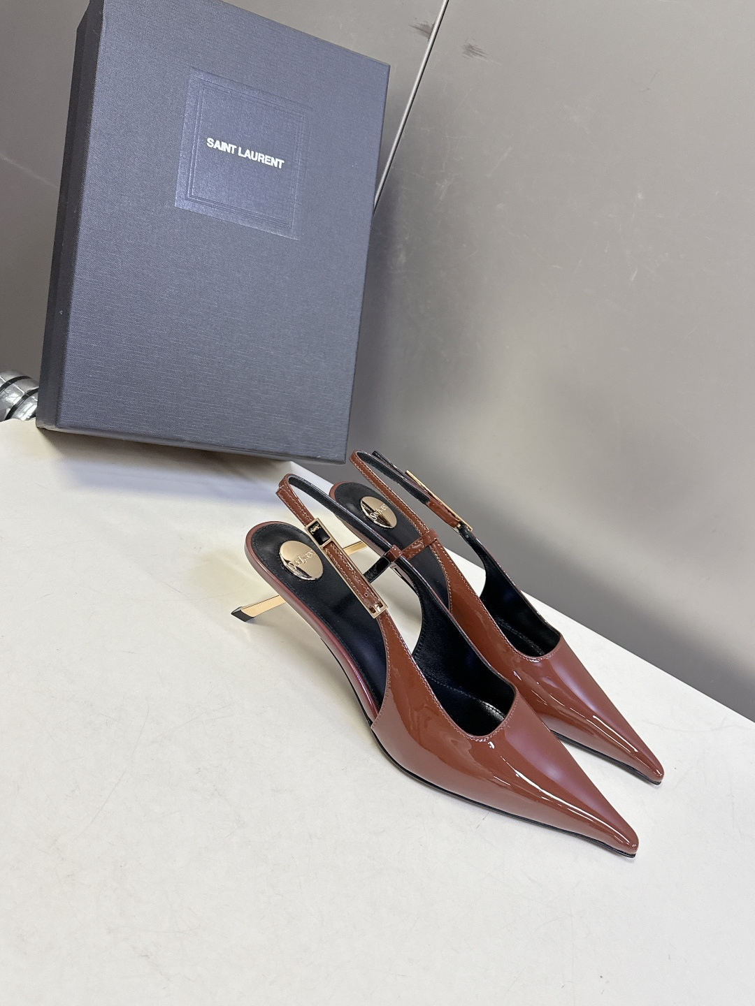 SAINT LAURENT圣罗兰春夏走秀款尖头时装鞋 超多明星时尚博主种草 唯有YSL最懂女人心不接受反