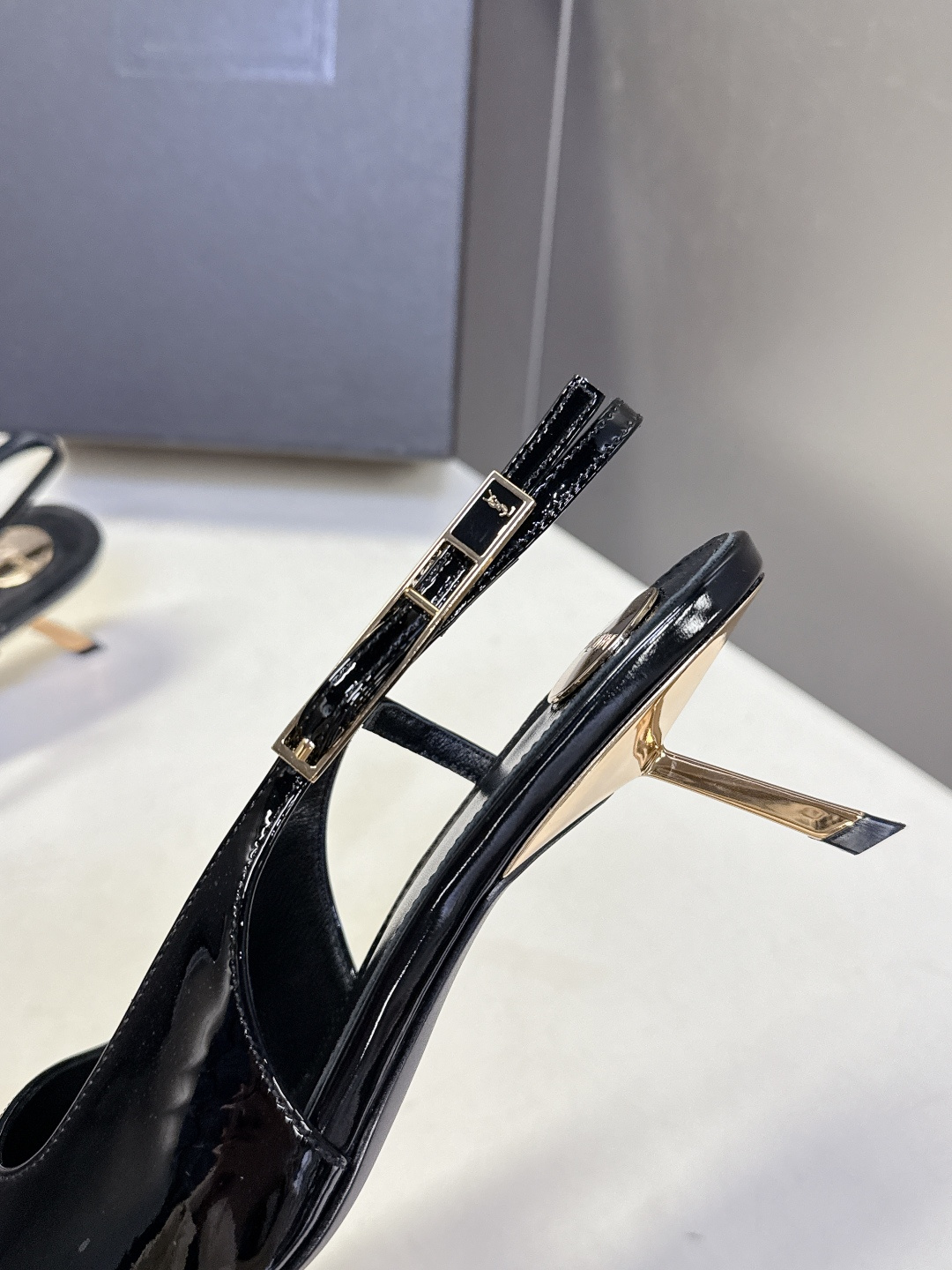 SAINT LAURENT圣罗兰春夏走秀款尖头时装鞋 超多明星时尚博主种草 唯有YSL最懂女人心不接受反