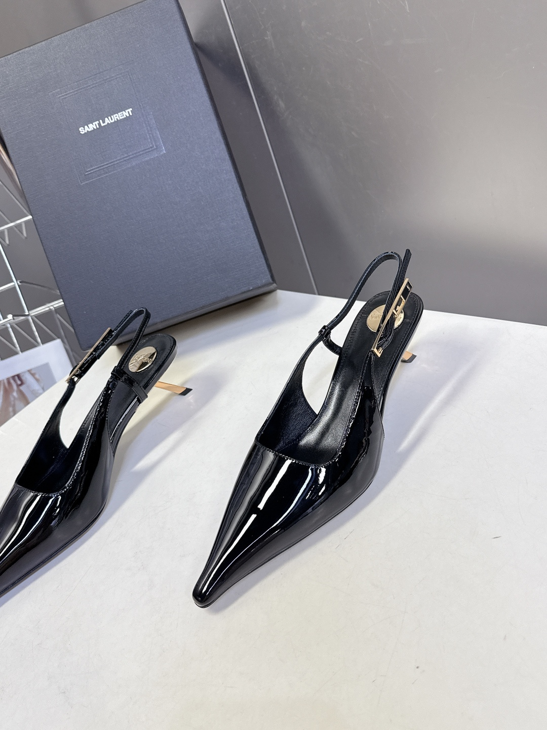 SAINT LAURENT圣罗兰春夏走秀款尖头时装鞋 超多明星时尚博主种草 唯有YSL最懂女人心不接受反