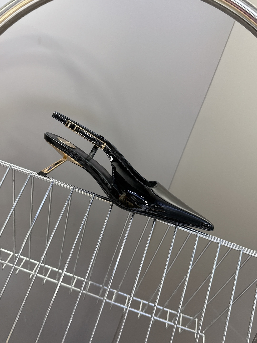 SAINT LAURENT圣罗兰春夏走秀款尖头时装鞋 超多明星时尚博主种草 唯有YSL最懂女人心不接受反