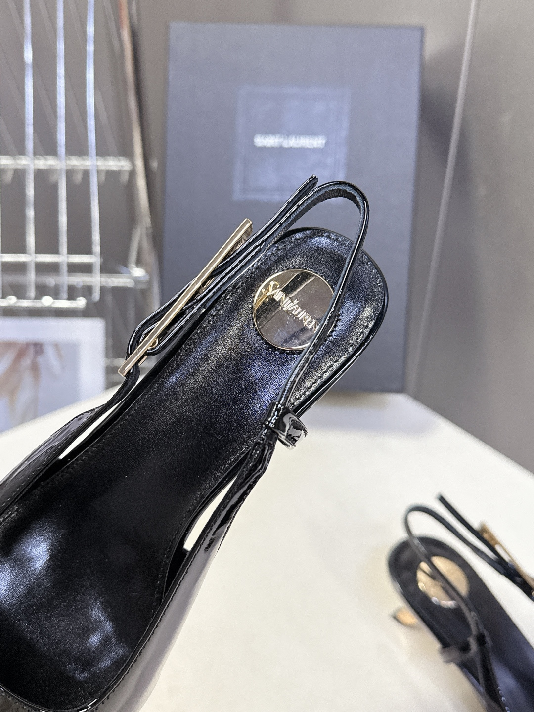 SAINT LAURENT圣罗兰春夏走秀款尖头时装鞋 超多明星时尚博主种草 唯有YSL最懂女人心不接受反