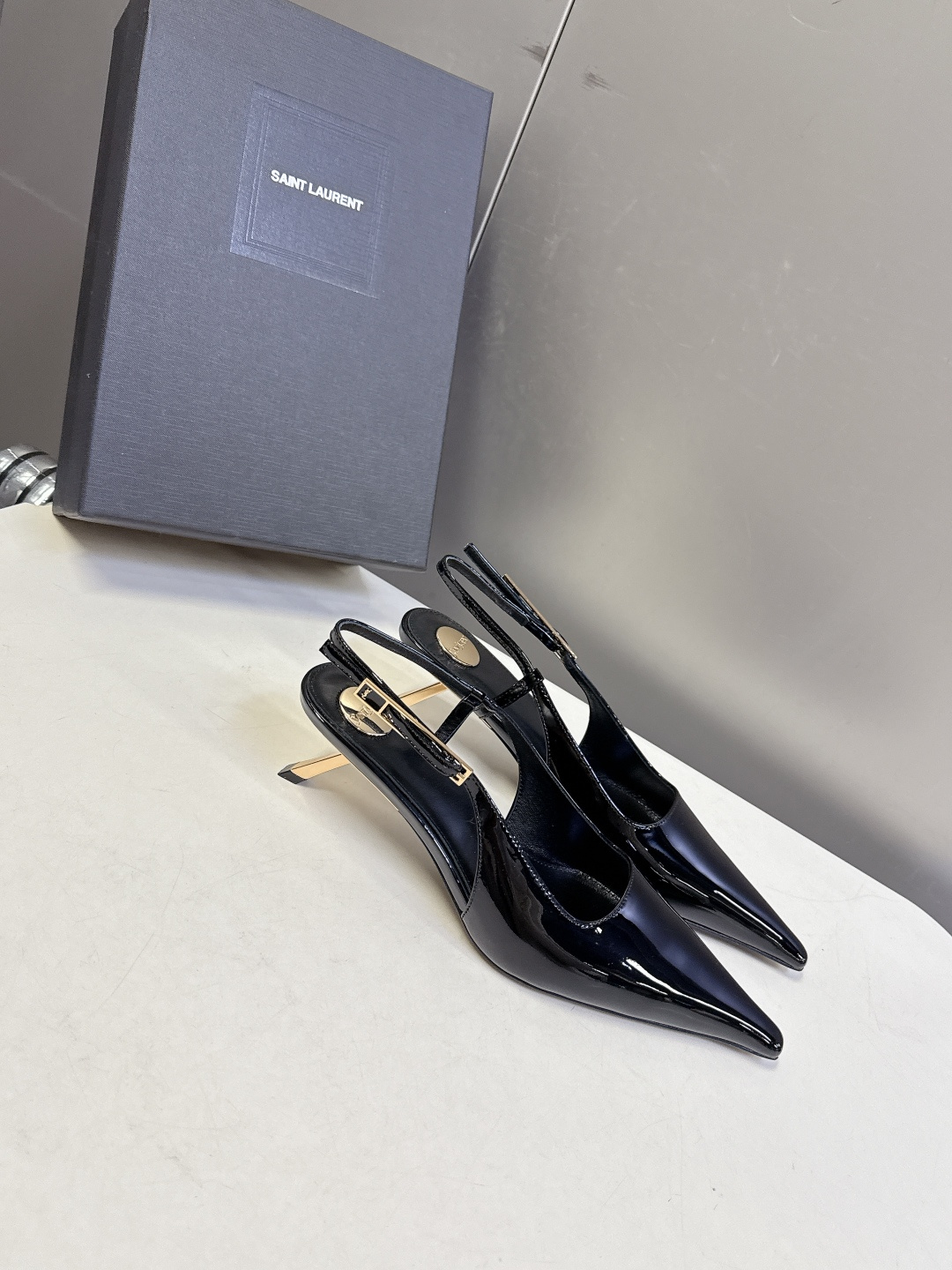 SAINT LAURENT圣罗兰春夏走秀款尖头时装鞋 超多明星时尚博主种草 唯有YSL最懂女人心不接受反