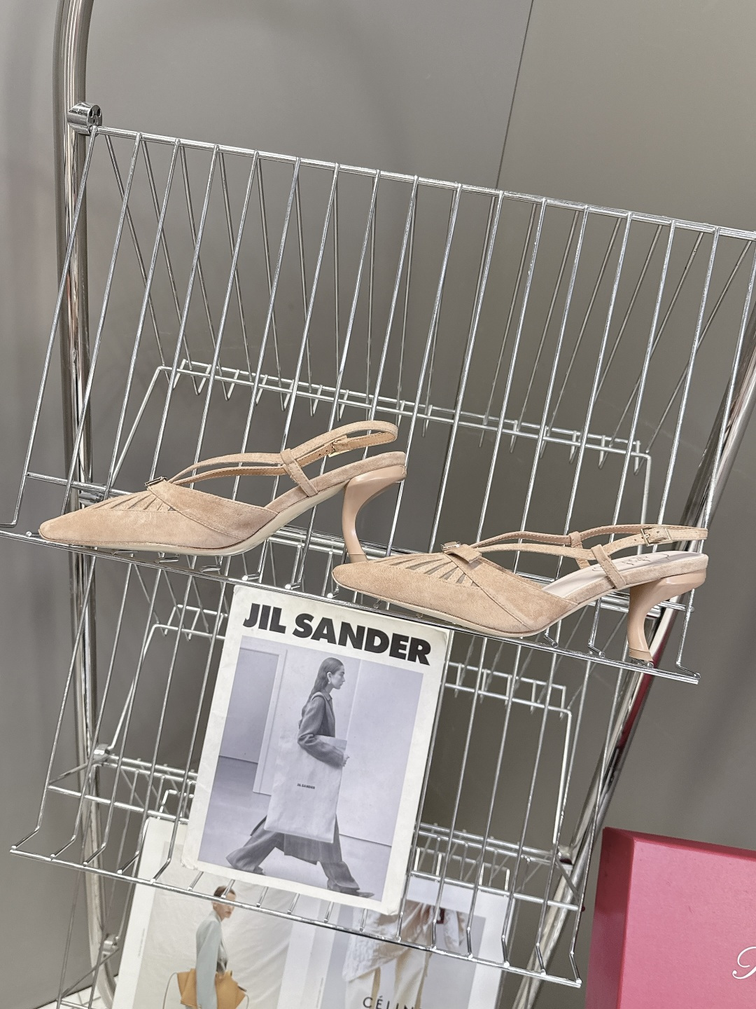 Roger Vivier罗杰·维维亚2026春夏最新款时装鞋超多明星网红种草 经典的尖头设计 蝴蝶结扣装