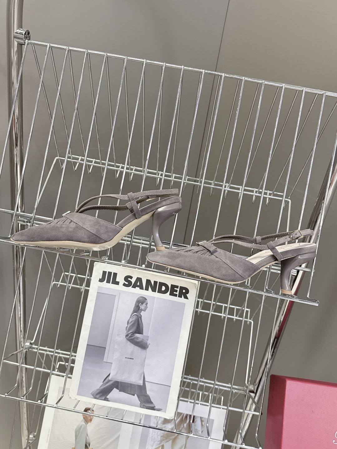 Roger Vivier罗杰·维维亚2026春夏最新款时装鞋超多明星网红种草 经典的尖头设计 蝴蝶结扣装