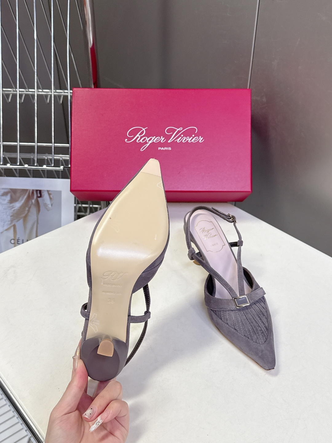 Roger Vivier罗杰·维维亚2026春夏最新款时装鞋超多明星网红种草 经典的尖头设计 蝴蝶结扣装