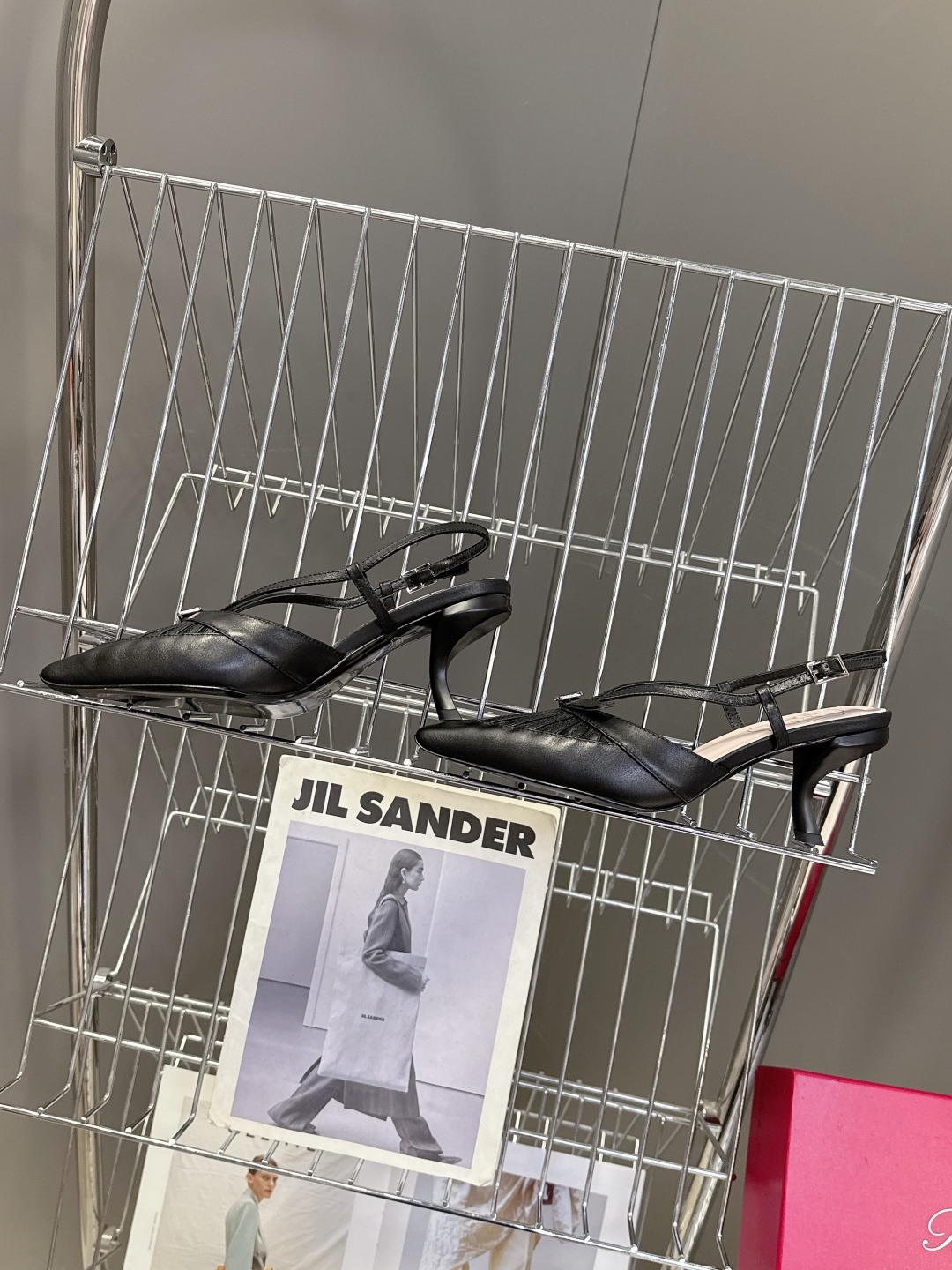 Roger Vivier罗杰·维维亚2026春夏最新款时装鞋超多明星网红种草 经典的尖头设计 蝴蝶结扣装