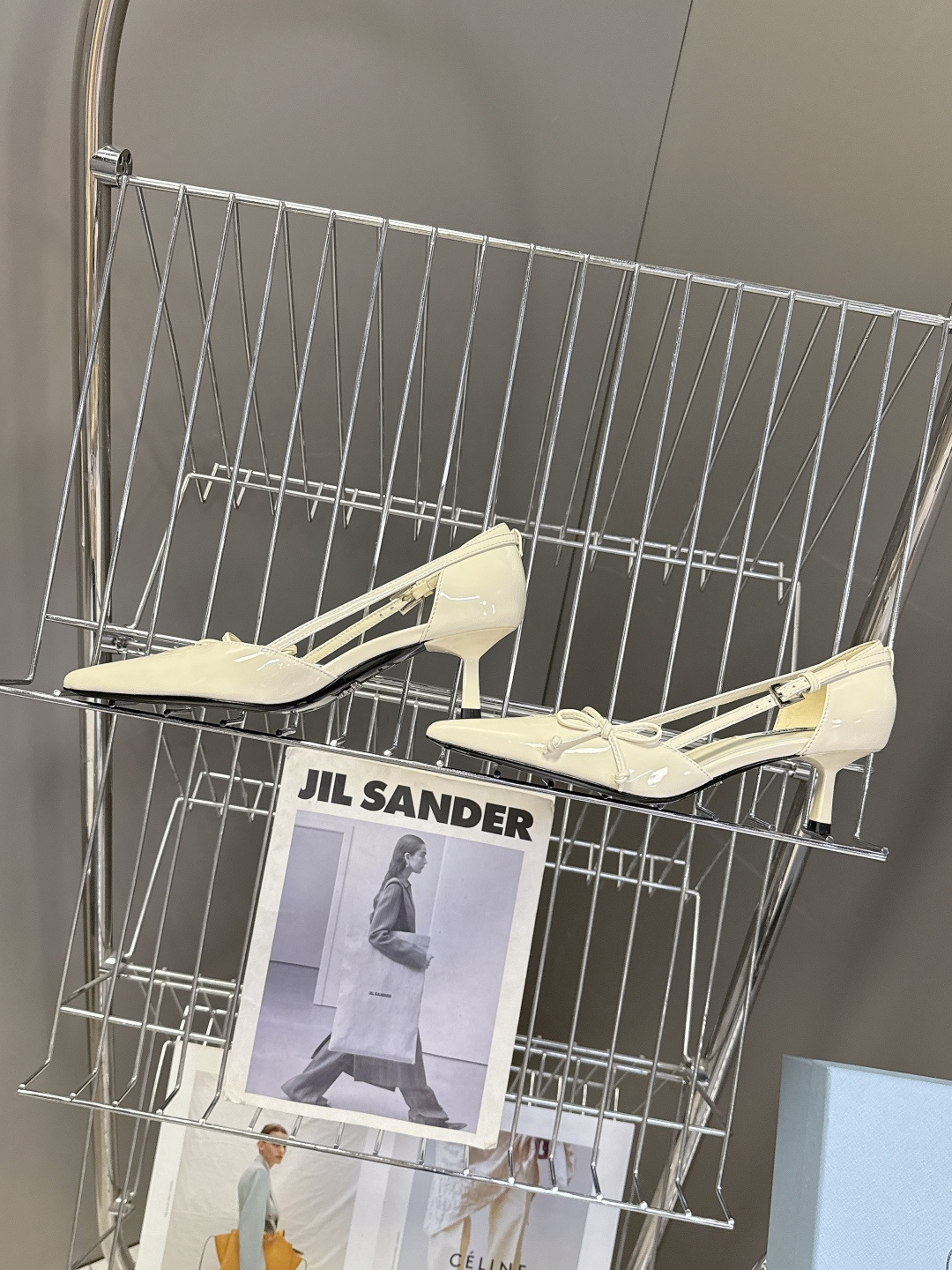 PRADA普拉达2026春夏最新款时装鞋超多明星网红种草 极具特色的鞋面设计 将永恒的优雅格调与现代的时