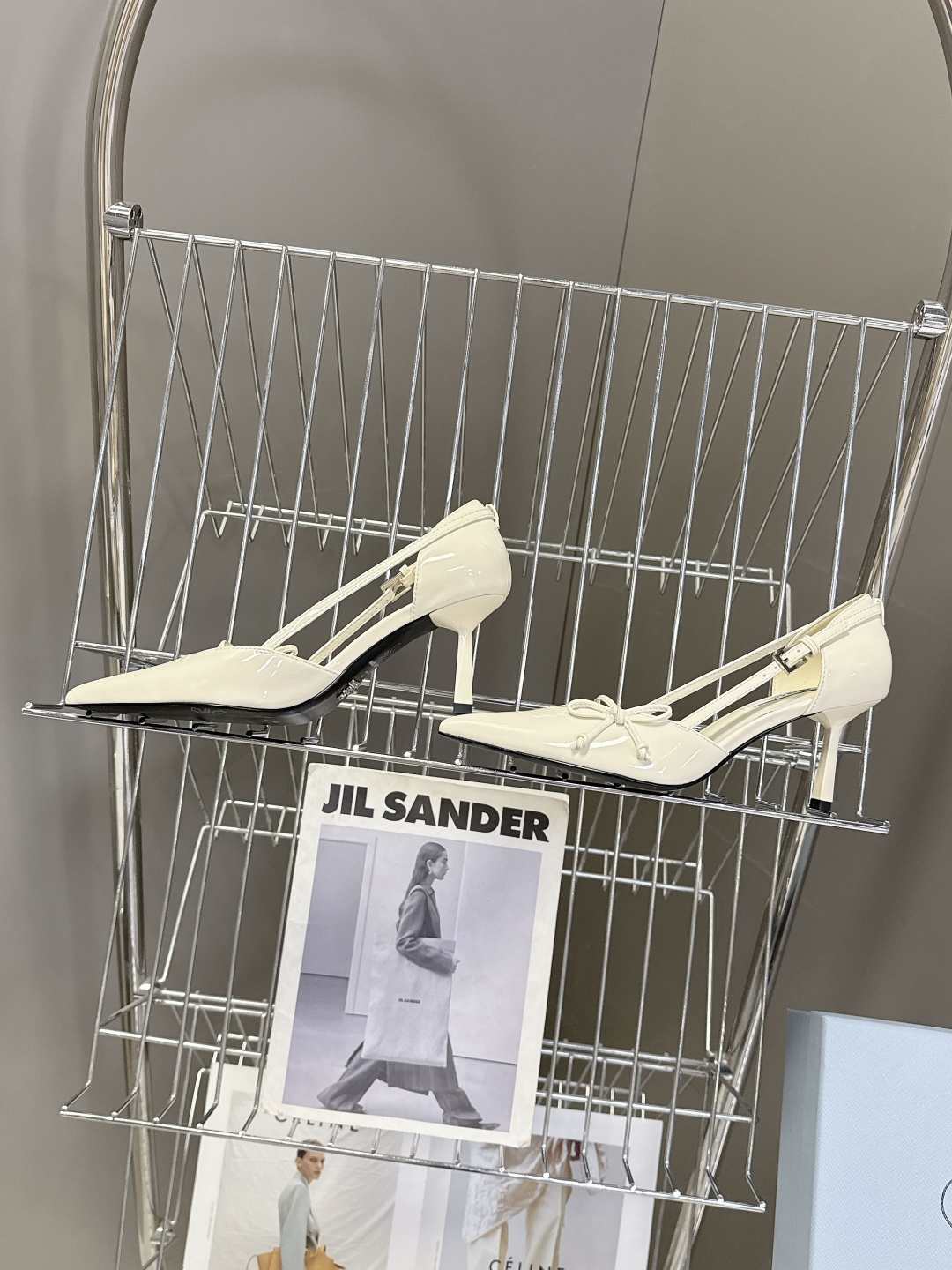 PRADA普拉达2026春夏最新款时装鞋超多明星网红种草 极具特色的鞋面设计 将永恒的优雅格调与现代的时