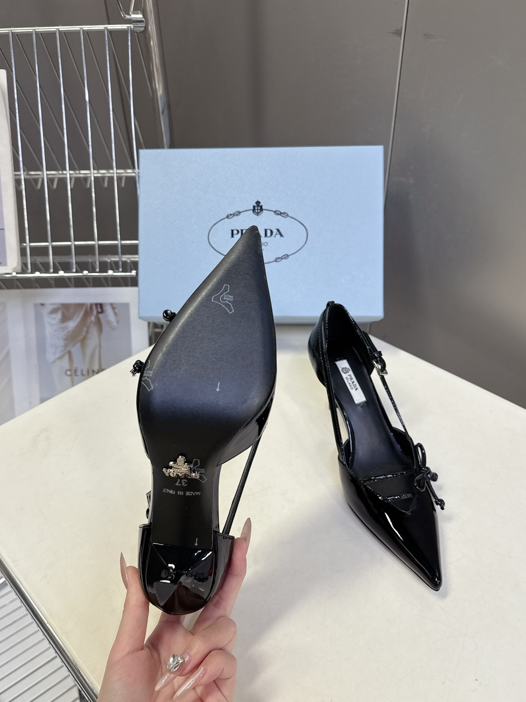 PRADA普拉达2026春夏最新款时装鞋超多明星网红种草 极具特色的鞋面设计 将永恒的优雅格调与现代的时