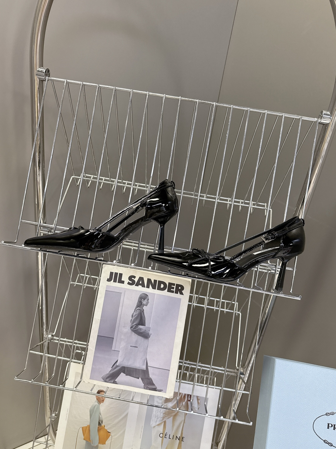 PRADA普拉达2026春夏最新款时装鞋超多明星网红种草 极具特色的鞋面设计 将永恒的优雅格调与现代的时