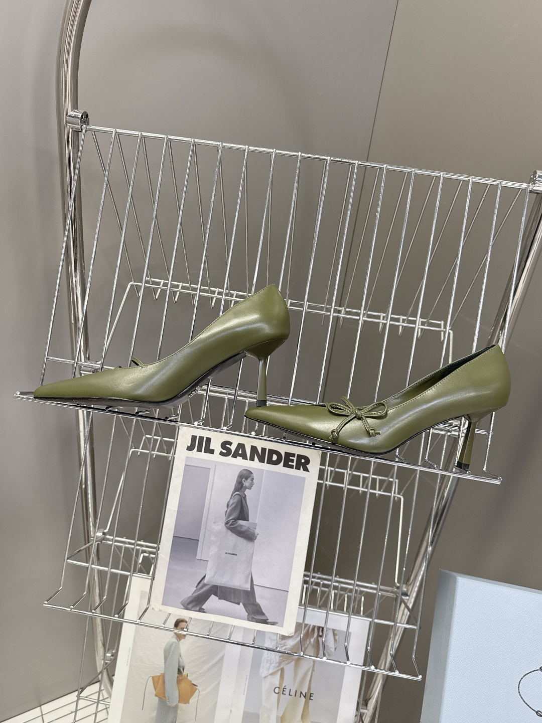 PRADA普拉达2026春夏最新款时装鞋超多明星网红种草 极具特色的鞋面设计 将永恒的优雅格调与现代的时