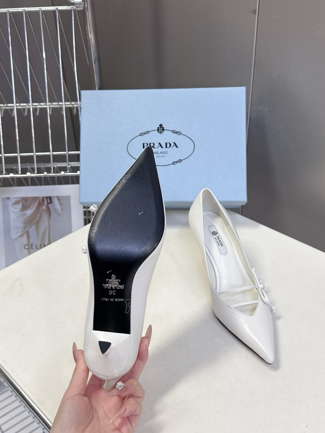 PRADA普拉达2026春夏最新款时装鞋超多明星网红种草 极具特色的鞋面设计 将永恒的优雅格调与现代的时