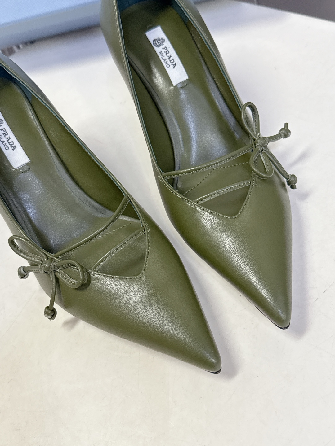 PRADA普拉达2026春夏最新款时装鞋超多明星网红种草 极具特色的鞋面设计 将永恒的优雅格调与现代的时