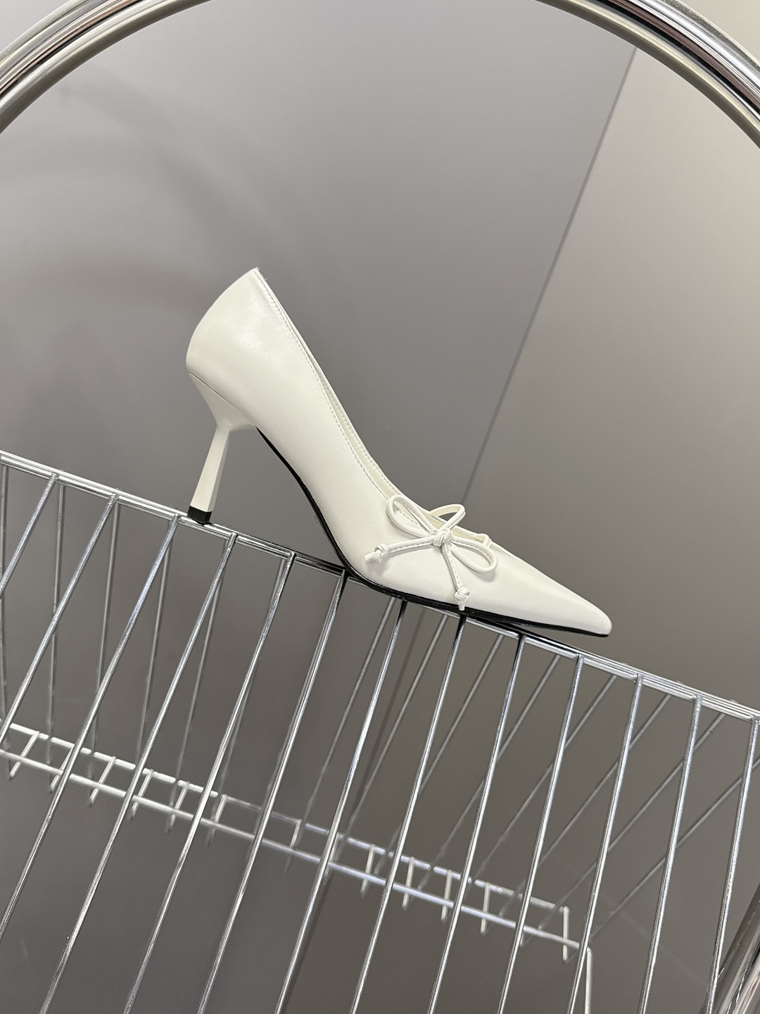 PRADA普拉达2026春夏最新款时装鞋超多明星网红种草 极具特色的鞋面设计 将永恒的优雅格调与现代的时