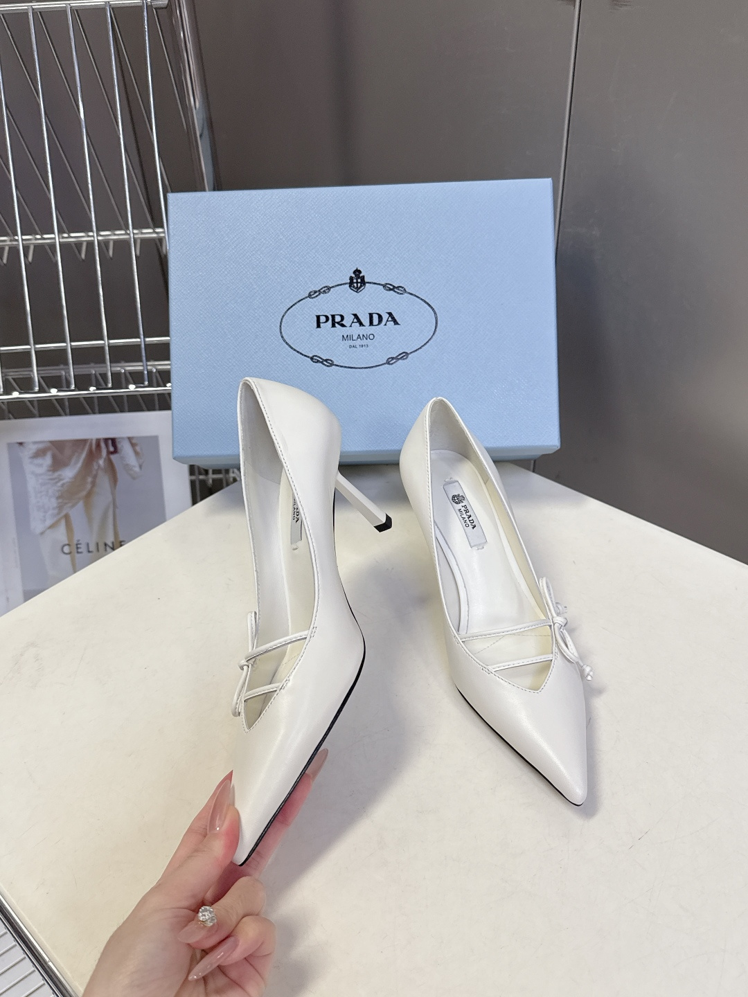 PRADA普拉达2026春夏最新款时装鞋超多明星网红种草 极具特色的鞋面设计 将永恒的优雅格调与现代的时