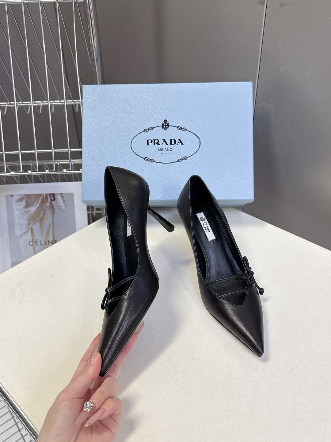 PRADA普拉达2026春夏最新款时装鞋超多明星网红种草 极具特色的鞋面设计 将永恒的优雅格调与现代的时