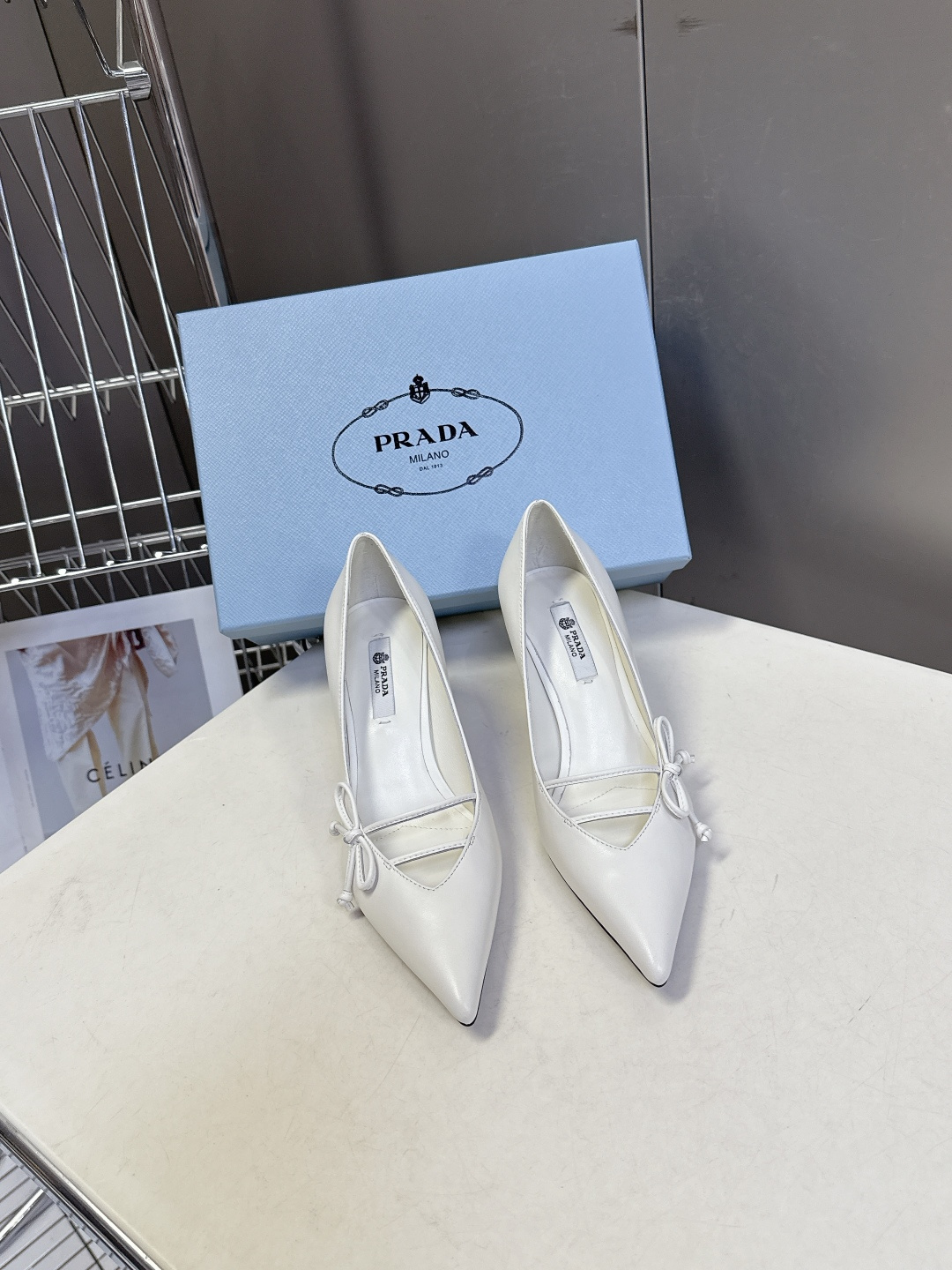 PRADA普拉达2026春夏最新款时装鞋超多明星网红种草 极具特色的鞋面设计 将永恒的优雅格调与现代的时