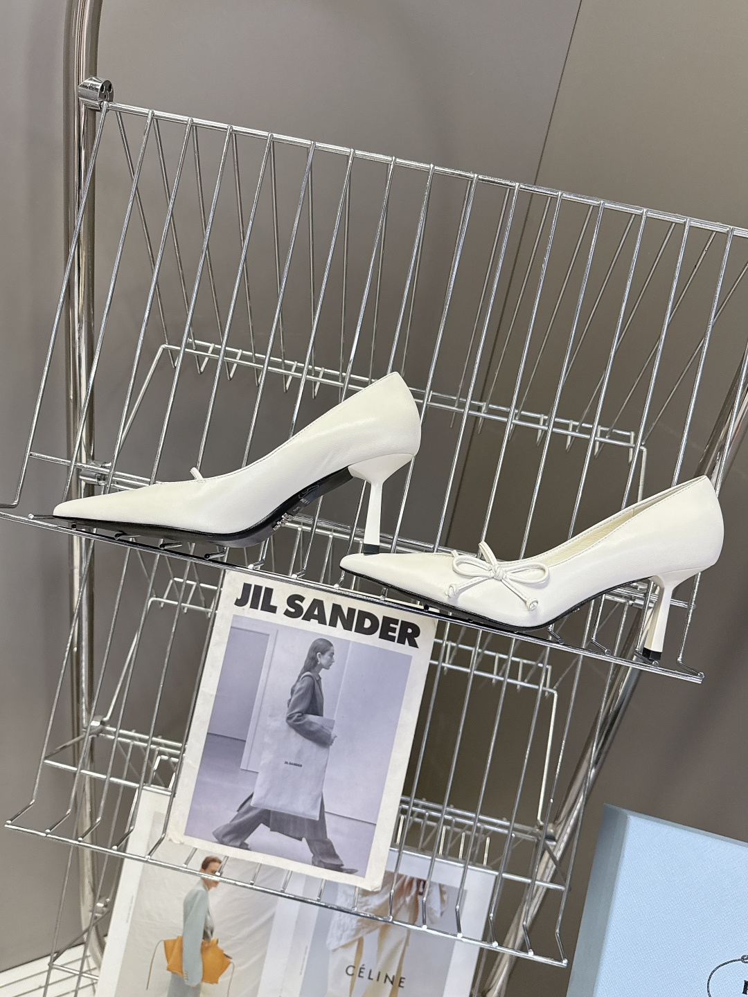 PRADA普拉达2026春夏最新款时装鞋超多明星网红种草 极具特色的鞋面设计 将永恒的优雅格调与现代的时