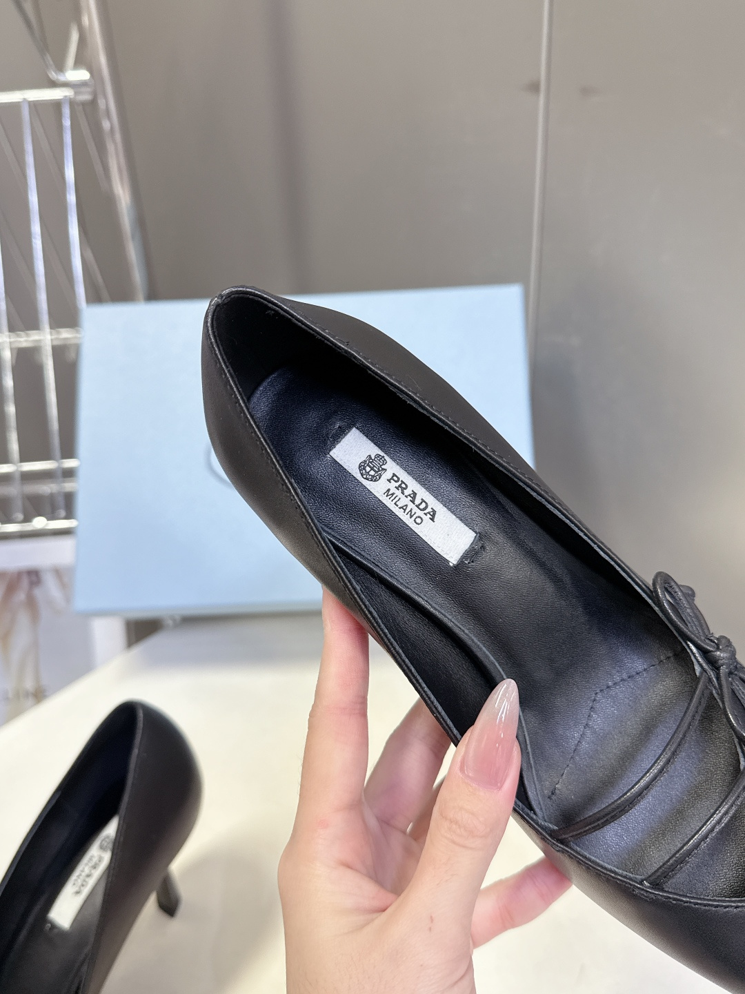 PRADA普拉达2026春夏最新款时装鞋超多明星网红种草 极具特色的鞋面设计 将永恒的优雅格调与现代的时