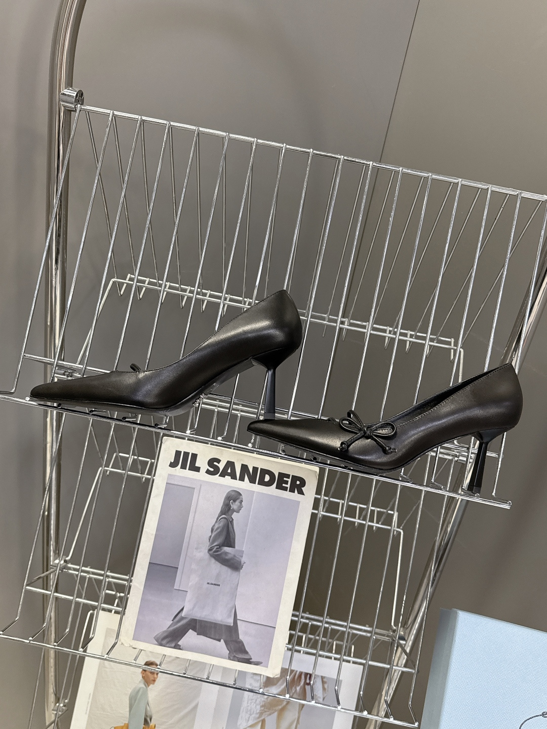 PRADA普拉达2026春夏最新款时装鞋超多明星网红种草 极具特色的鞋面设计 将永恒的优雅格调与现代的时