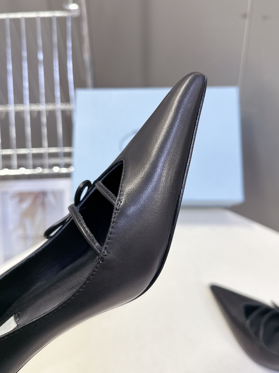 PRADA普拉达2026春夏最新款时装鞋超多明星网红种草 极具特色的鞋面设计 将永恒的优雅格调与现代的时